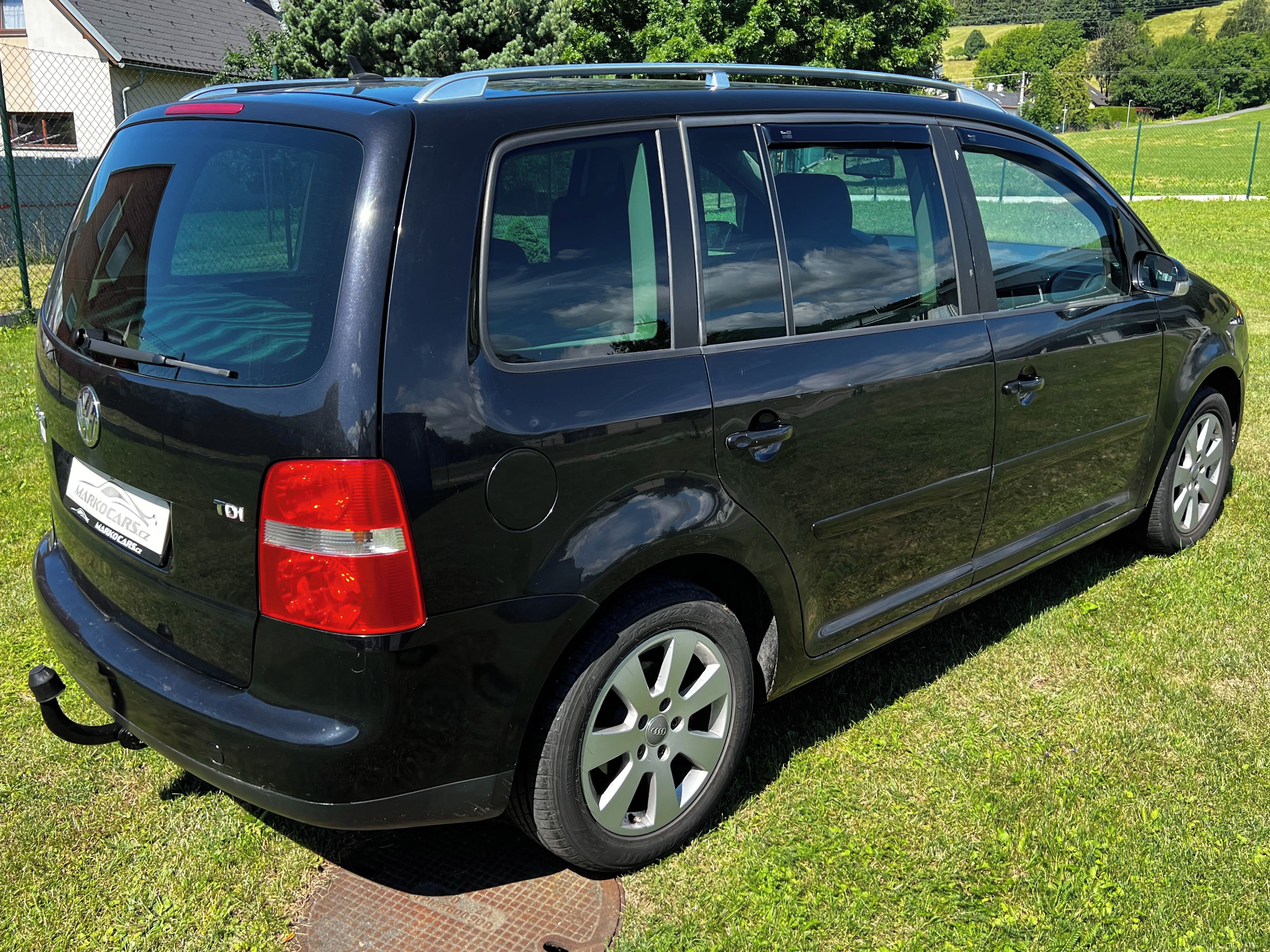 Volkswagen Touran, 2.0 TDi HIGHLINE TAŽNÉ ZAŘ. - fotka 5