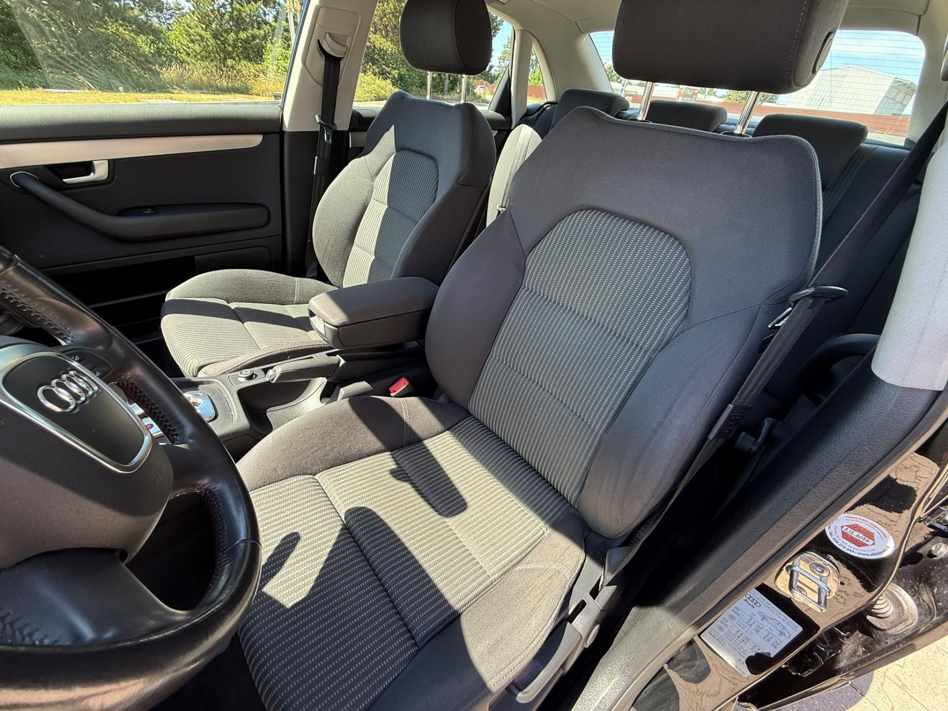 Audi A4, 2,0 TDI automat - fotka 6