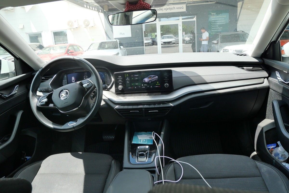 Škoda Octavia, 2.0 TDI 85 kW Ambition - fotka 5