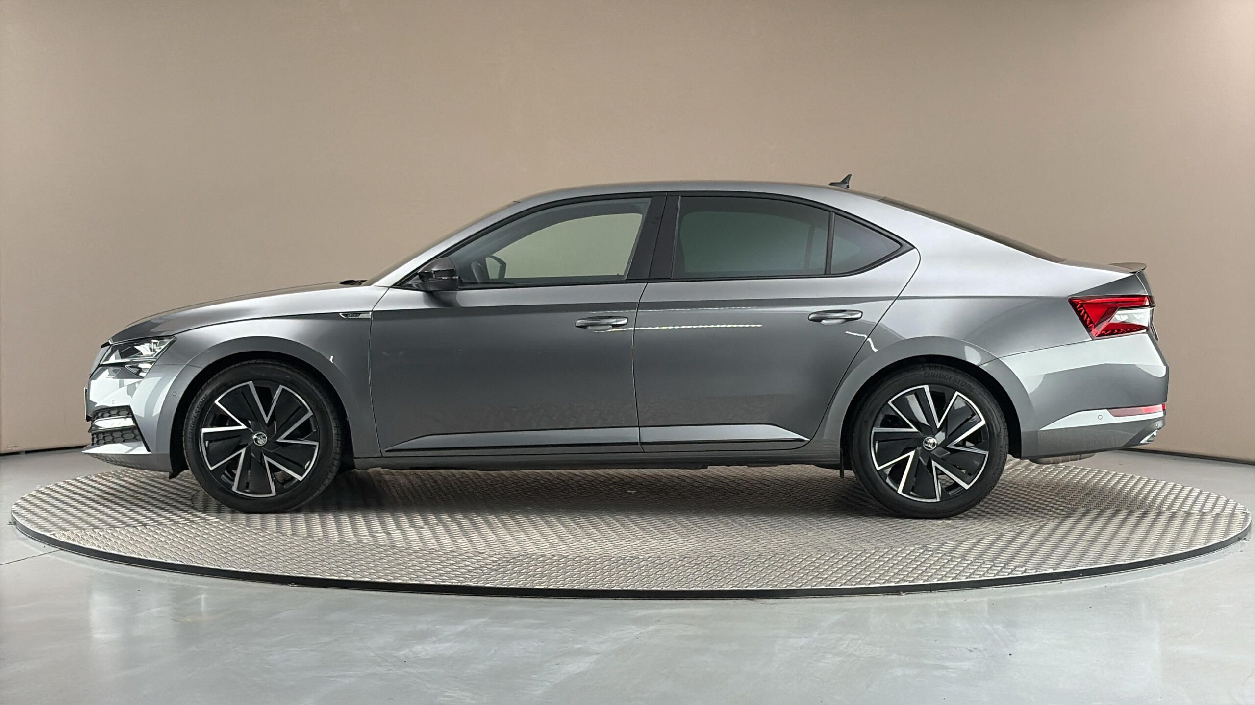 Škoda Superb, 1.5 TSI DSG Sportline - fotka 4