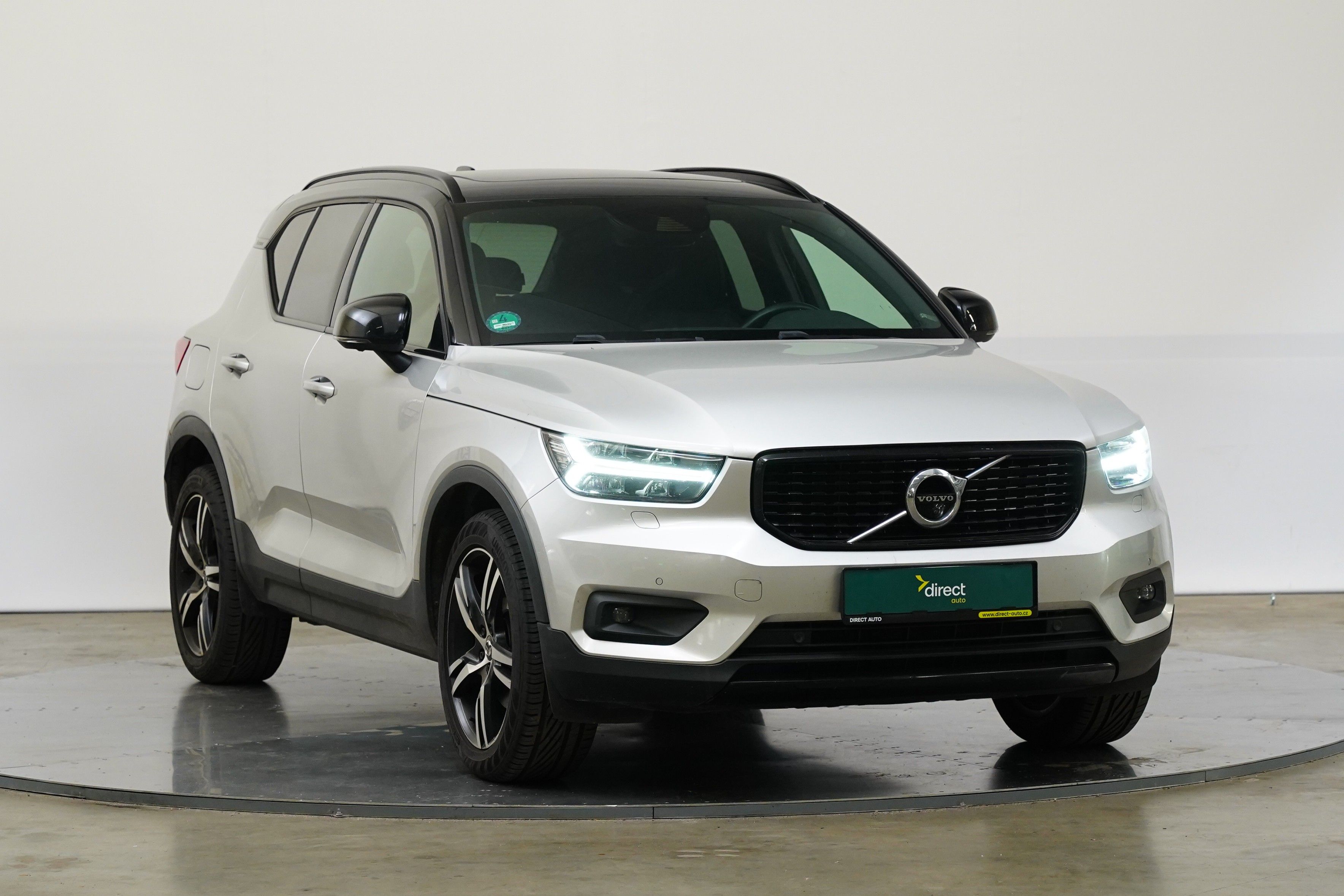 Volvo XC40, 2.0 D4 140 kW AWD R-Design - fotka 3