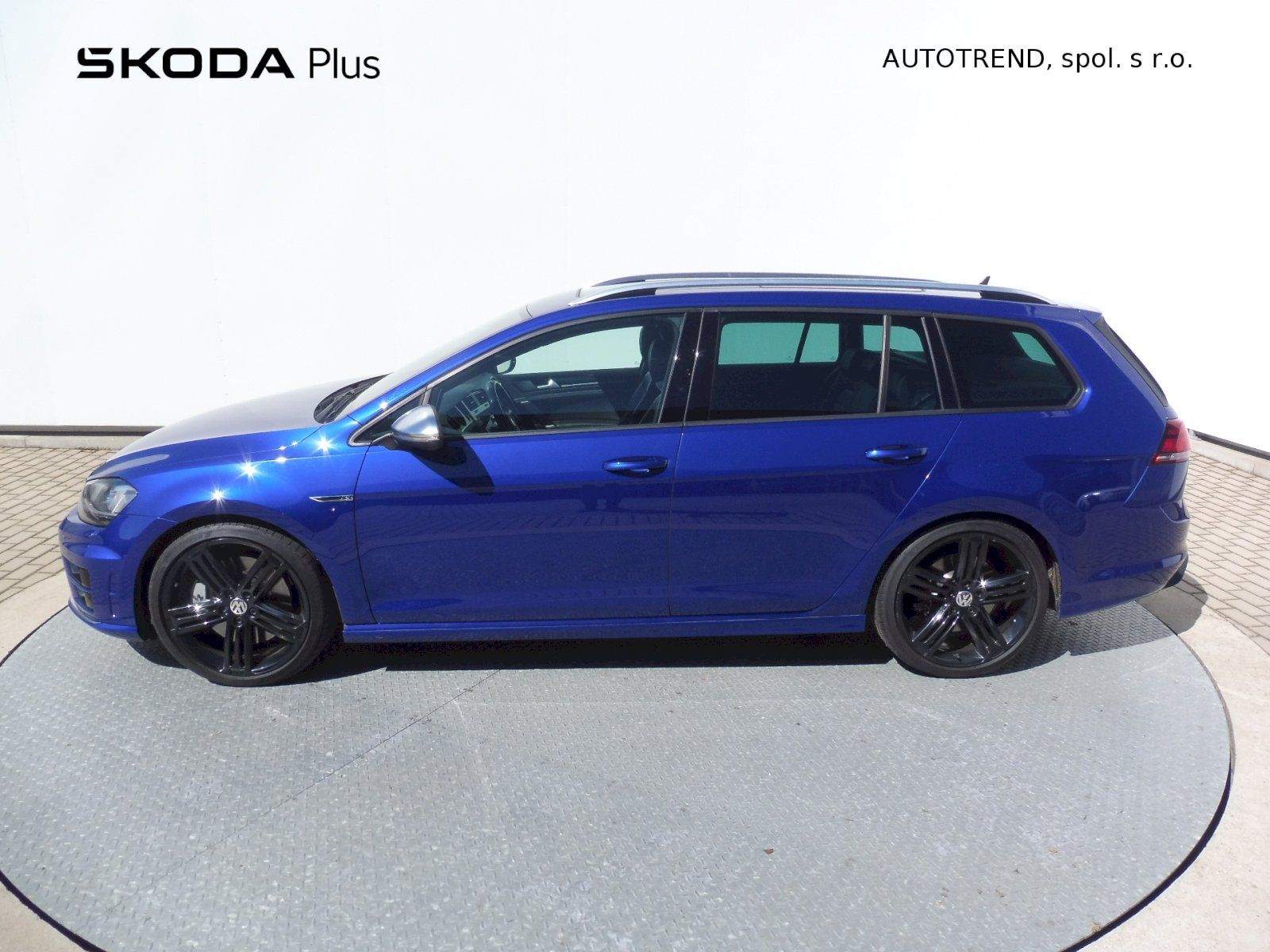 Volkswagen Golf Variant, R 2,0 TSI 221kW DSG 4MOTION - fotka 3