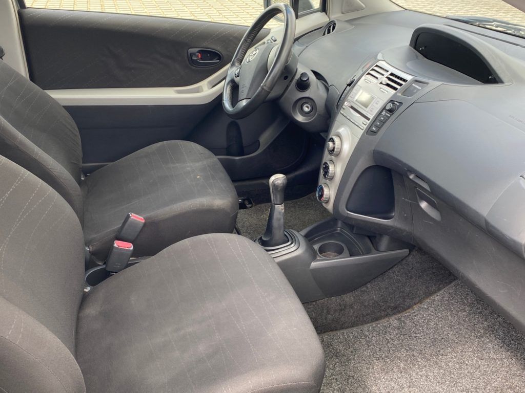 Toyota Yaris, 1,0 (51kW) BA Man - fotka 6