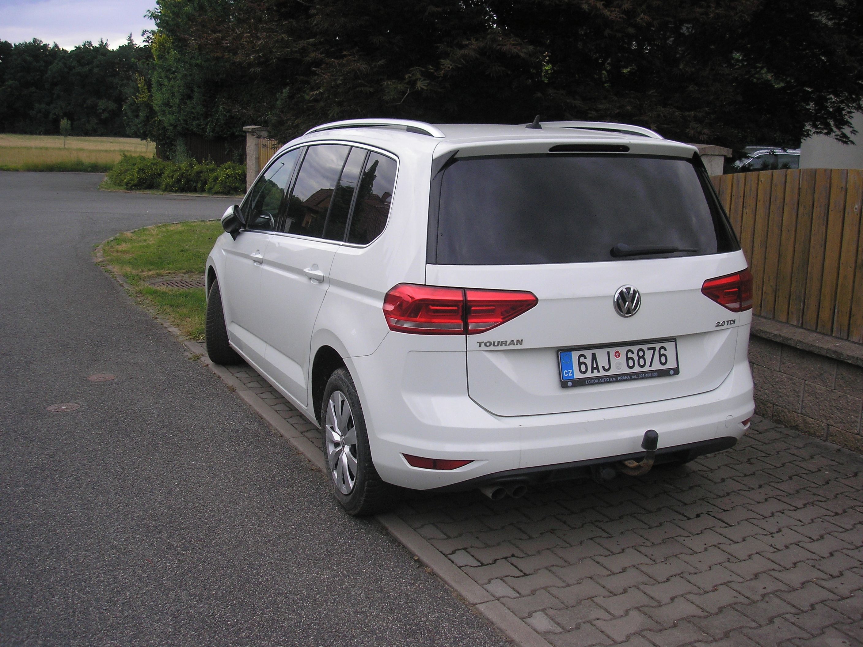 Volkswagen Touran, TOURAN 2.0 D,  manuál, 1.majit - fotka 2