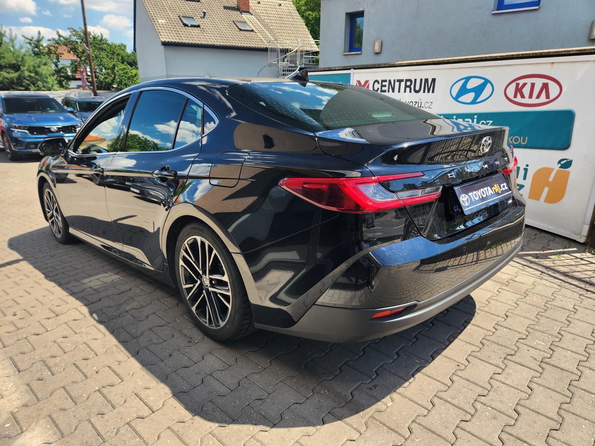 Toyota Camry, 2.5-1.MAJ.-HYBRID-MAX VÝBAVA - fotka 4