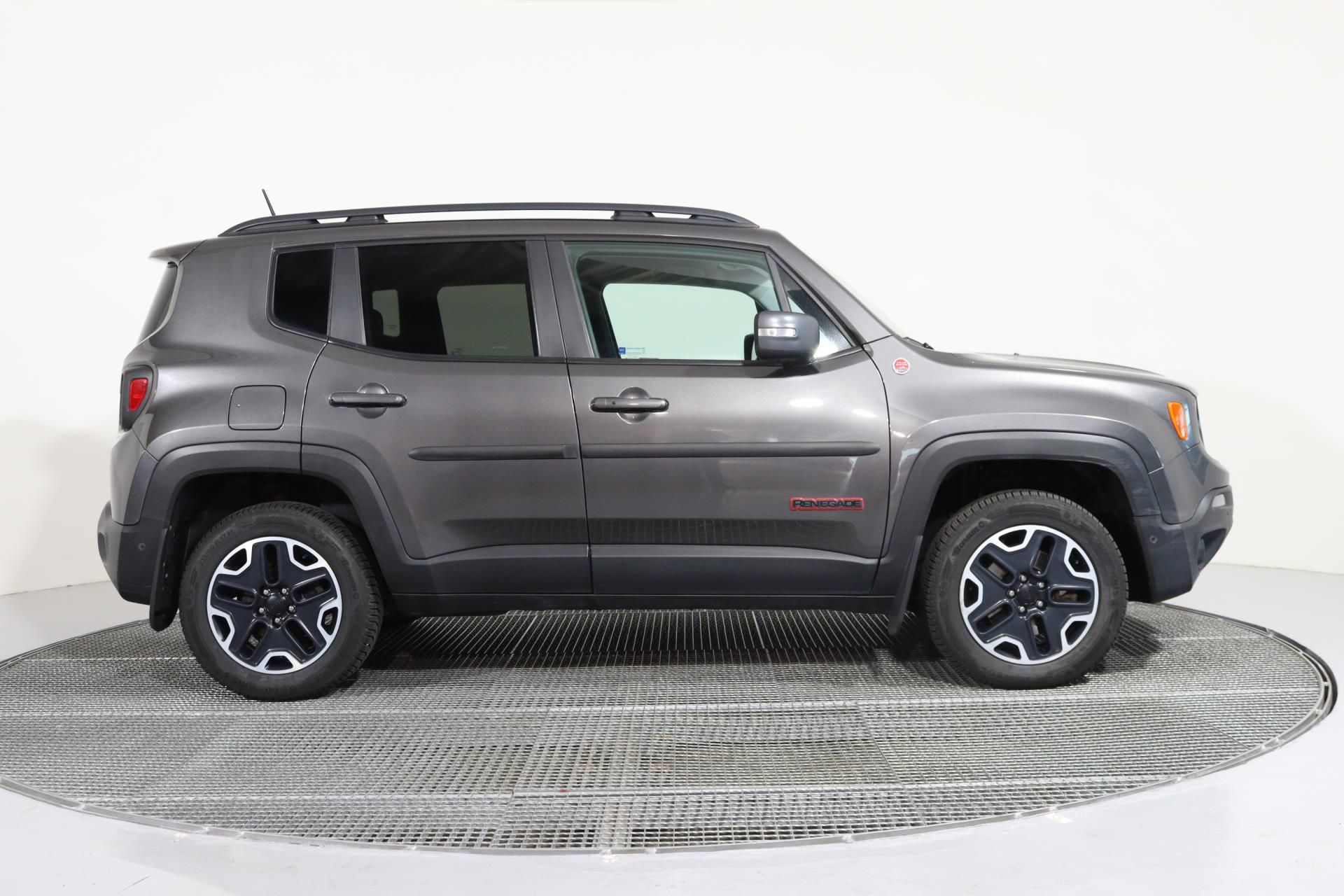 Jeep Renegade, 2,0 MultiJet 125 kW 4WD automa - fotka 3
