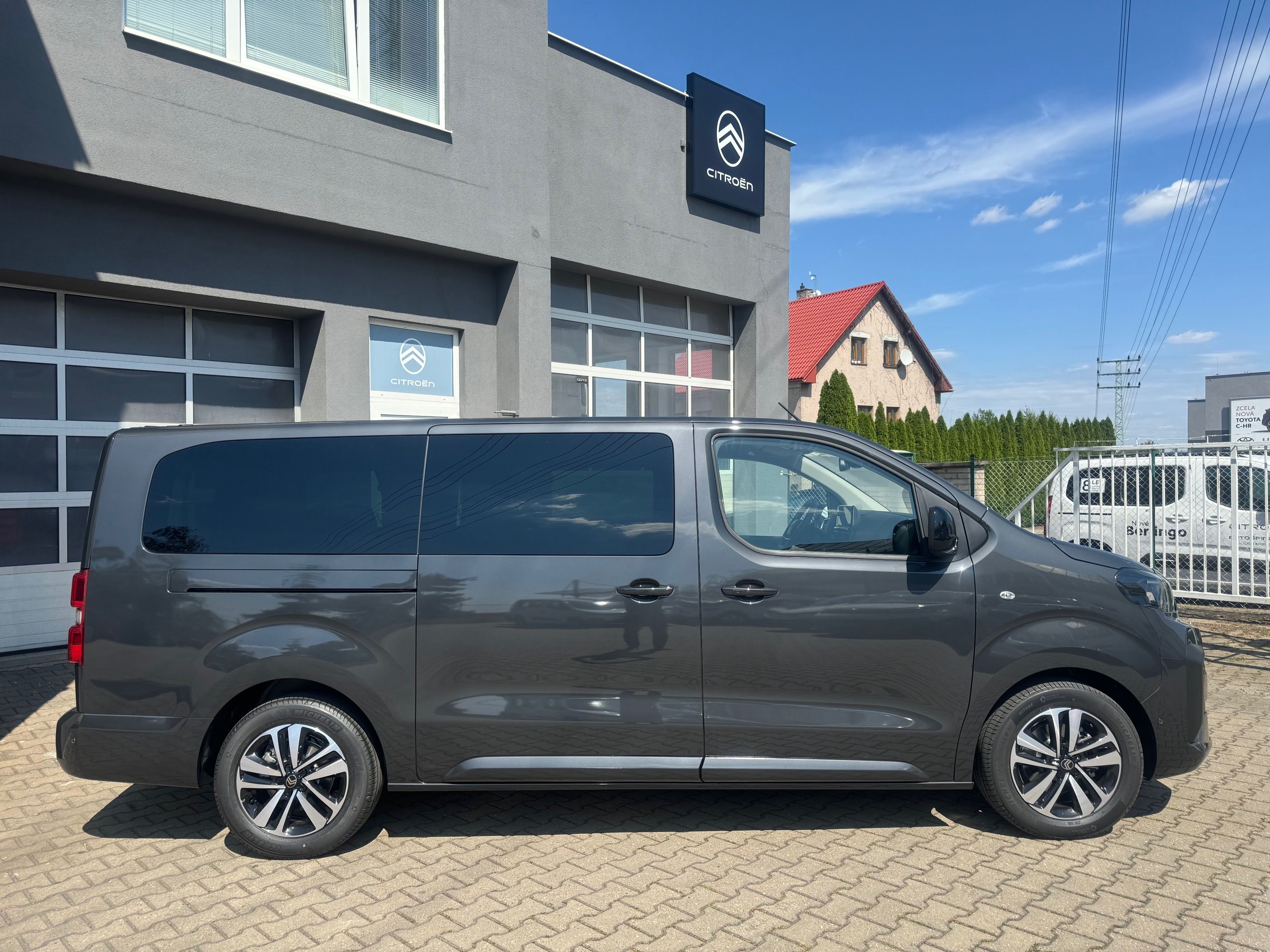 Citroën SpaceTourer, FEEL XL 2.2 HDi 180k EAT8 8 mí - fotka 3