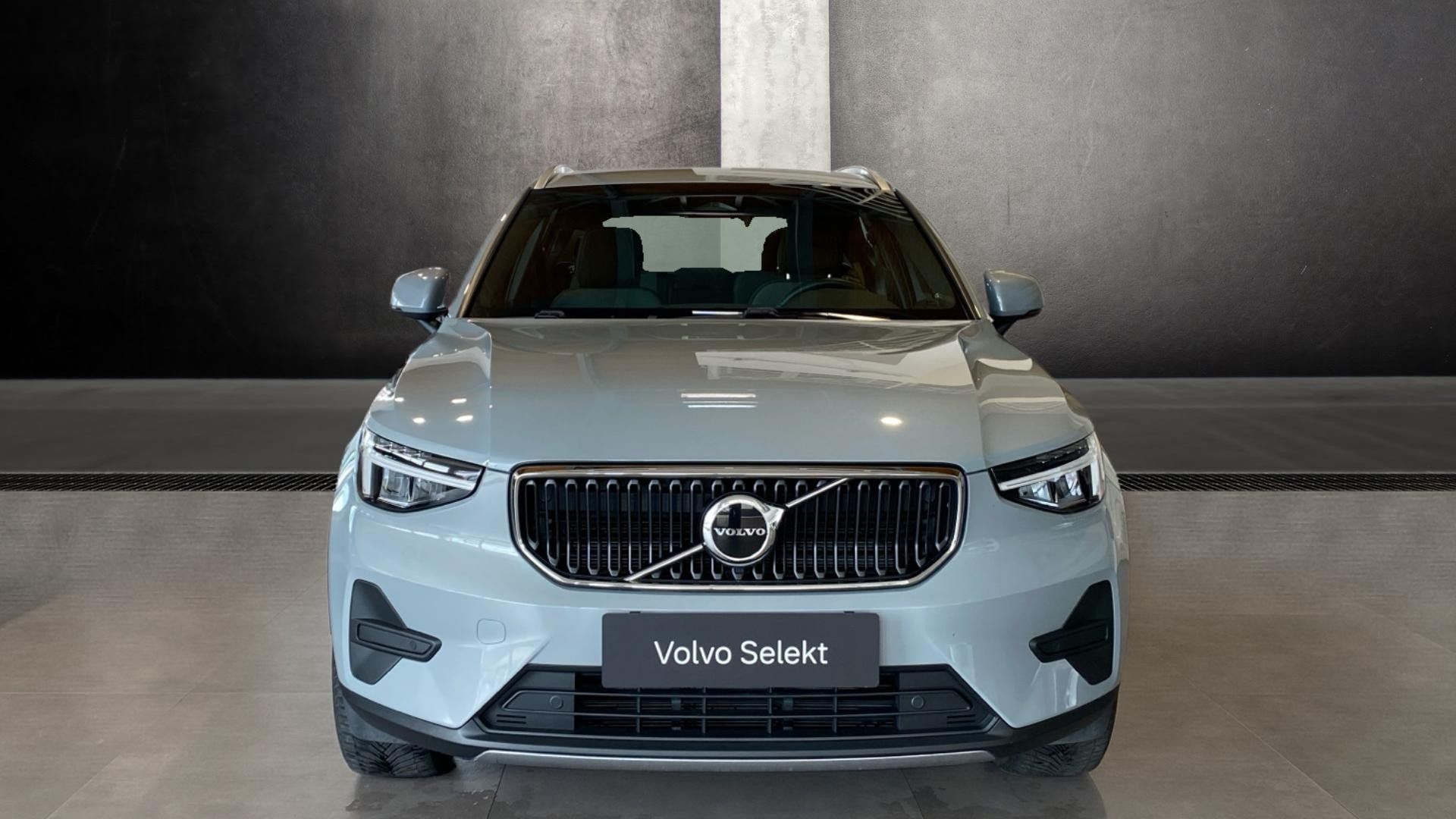 Volvo XC40, CORE, B3 FWD, 120+10 kW / 163+