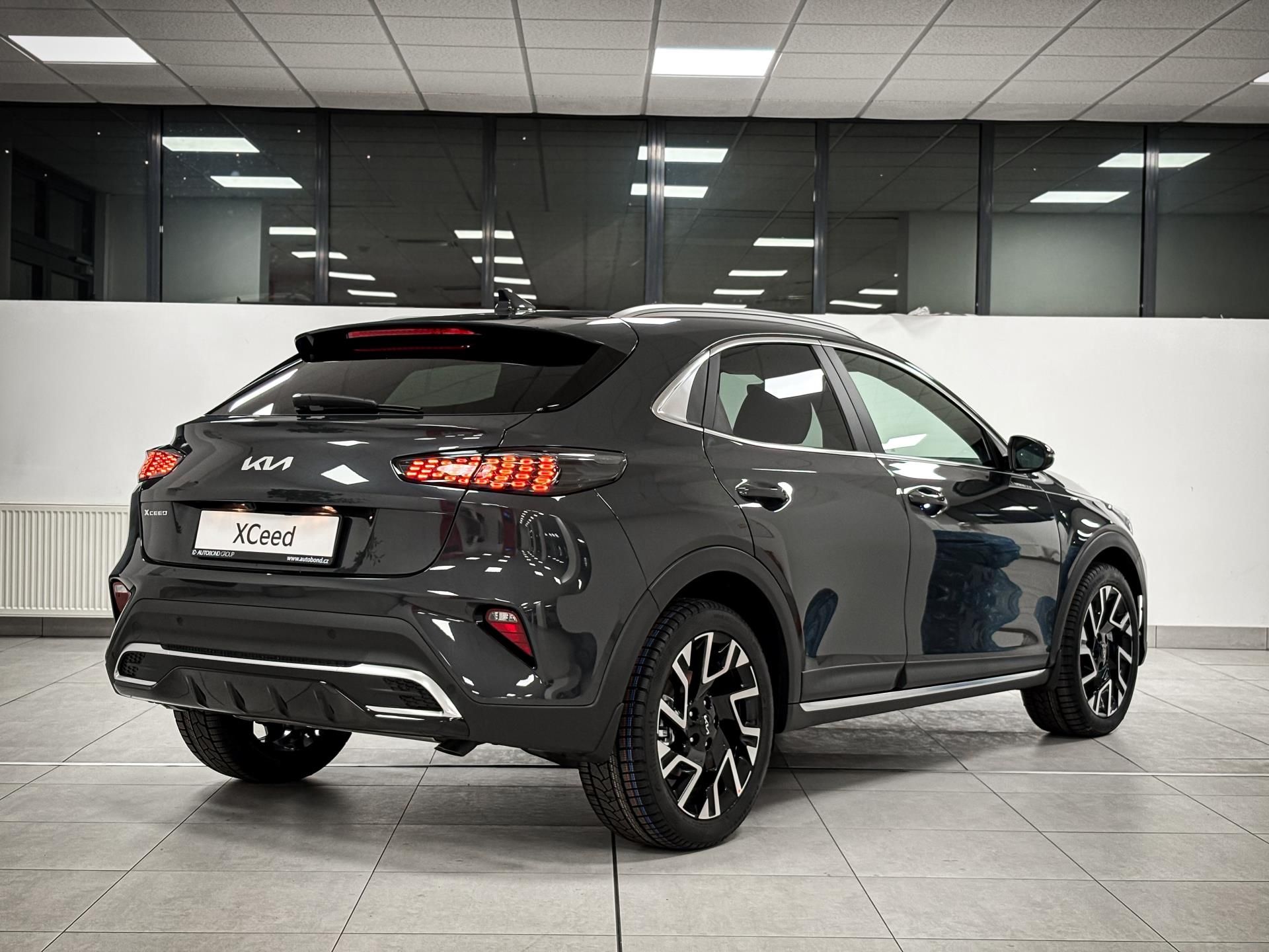 Kia XCee´d, STEEL EDITION 1.6 T-GDI 110kW - fotka 4
