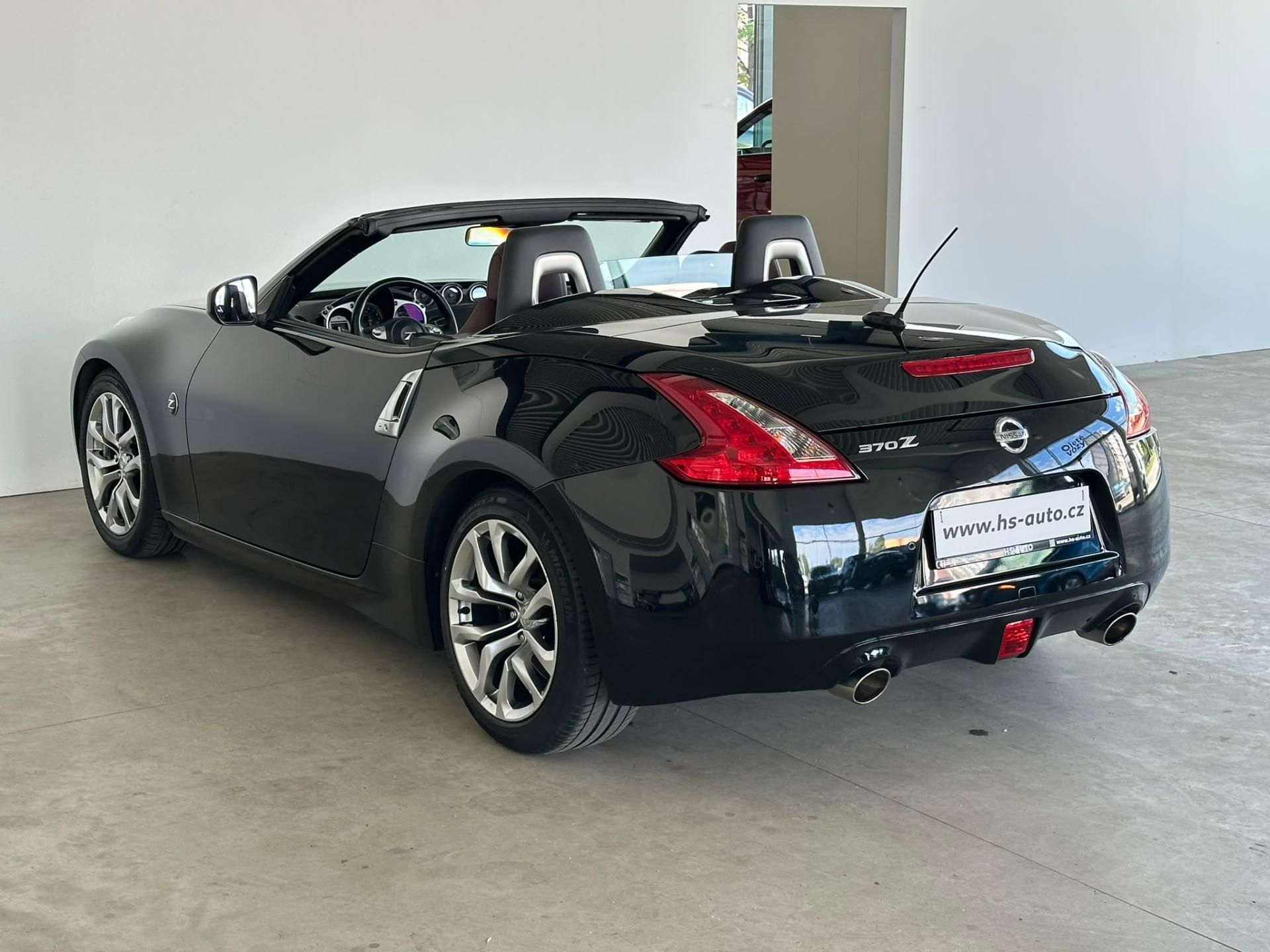 Nissan 370 Z, 328 HP,ČR,1.majitel,nehavar. - fotka 6