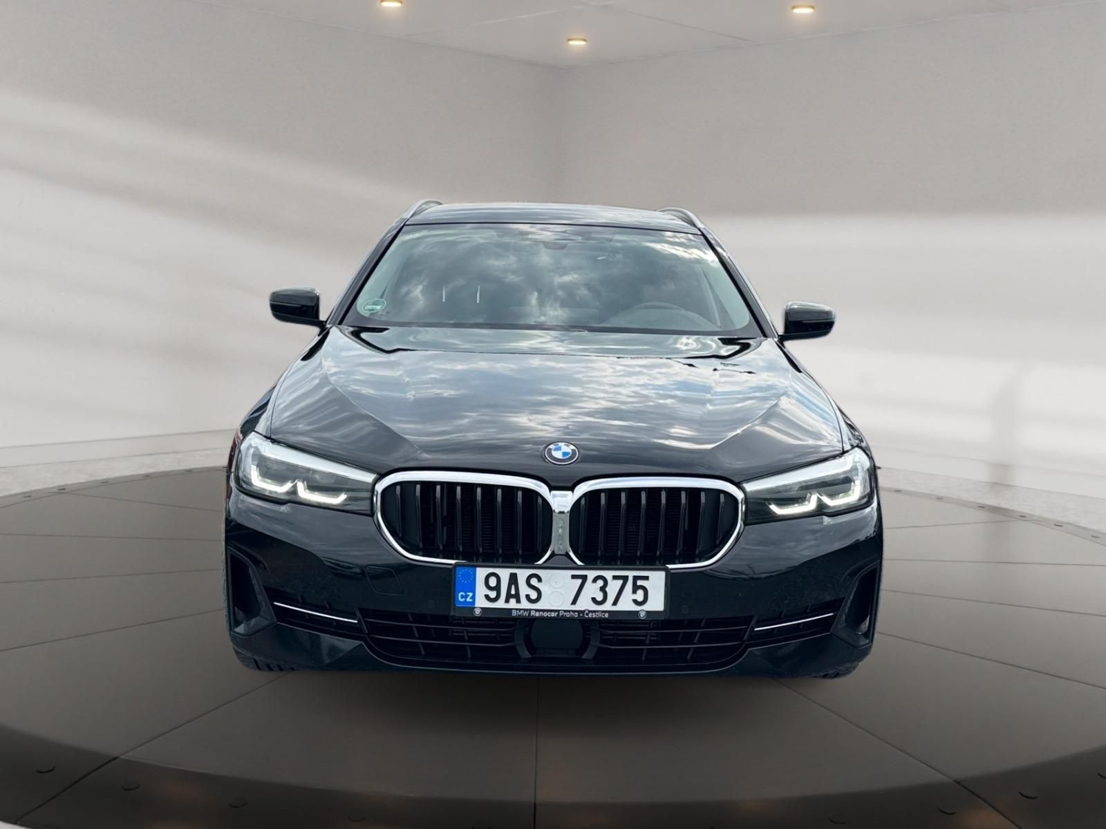 BMW Řada 5, xDRIVE 520d 140kW 4x4 CZ - fotka 2