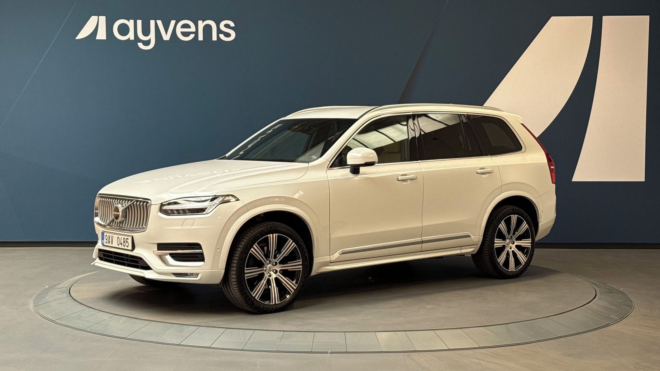 Volvo XC90, B5 AWD diesel Plus Bright Auto - fotka 4