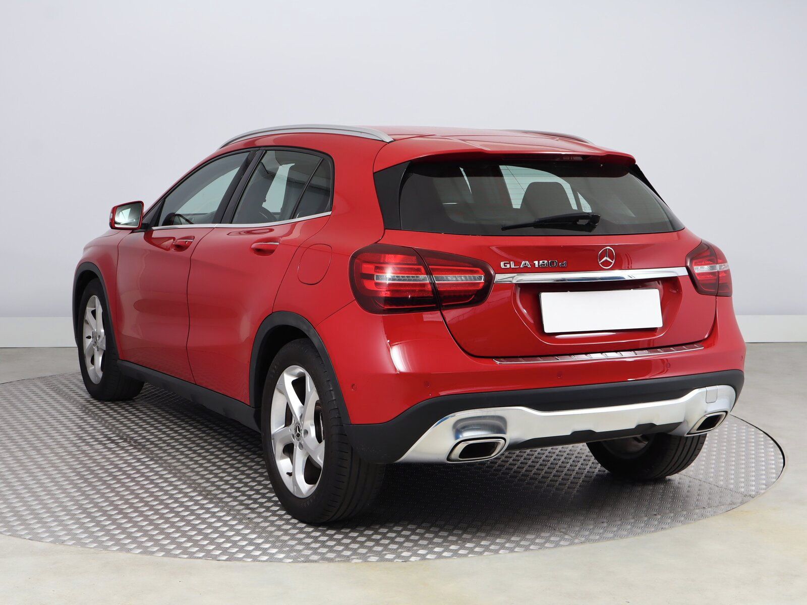 Mercedes-Benz GLA, 180 d, Automat, Serv.kniha - fotka 4