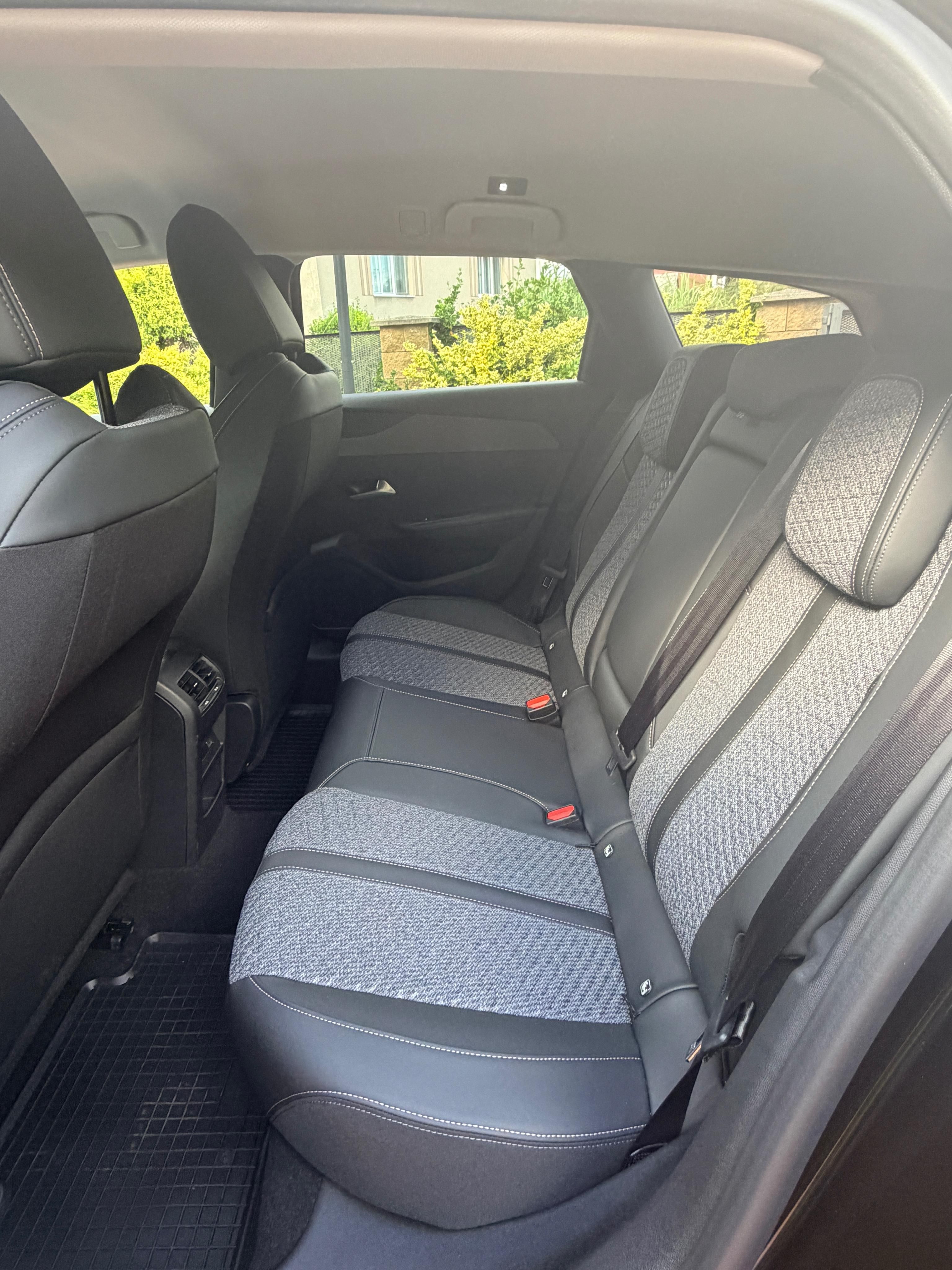 Peugeot 308, ALLURE BlueHDi 130 EAT8, 3km - fotka 6