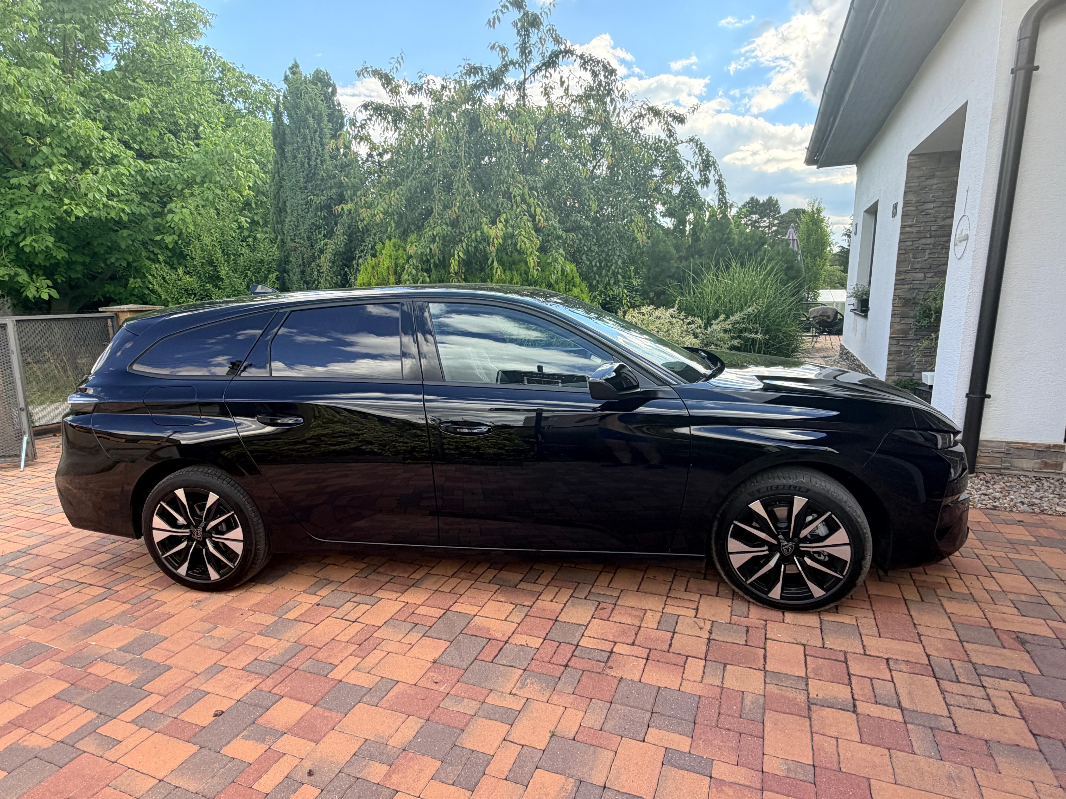 Peugeot 308, ALLURE BlueHDi 130 EAT8, 3km - fotka 2