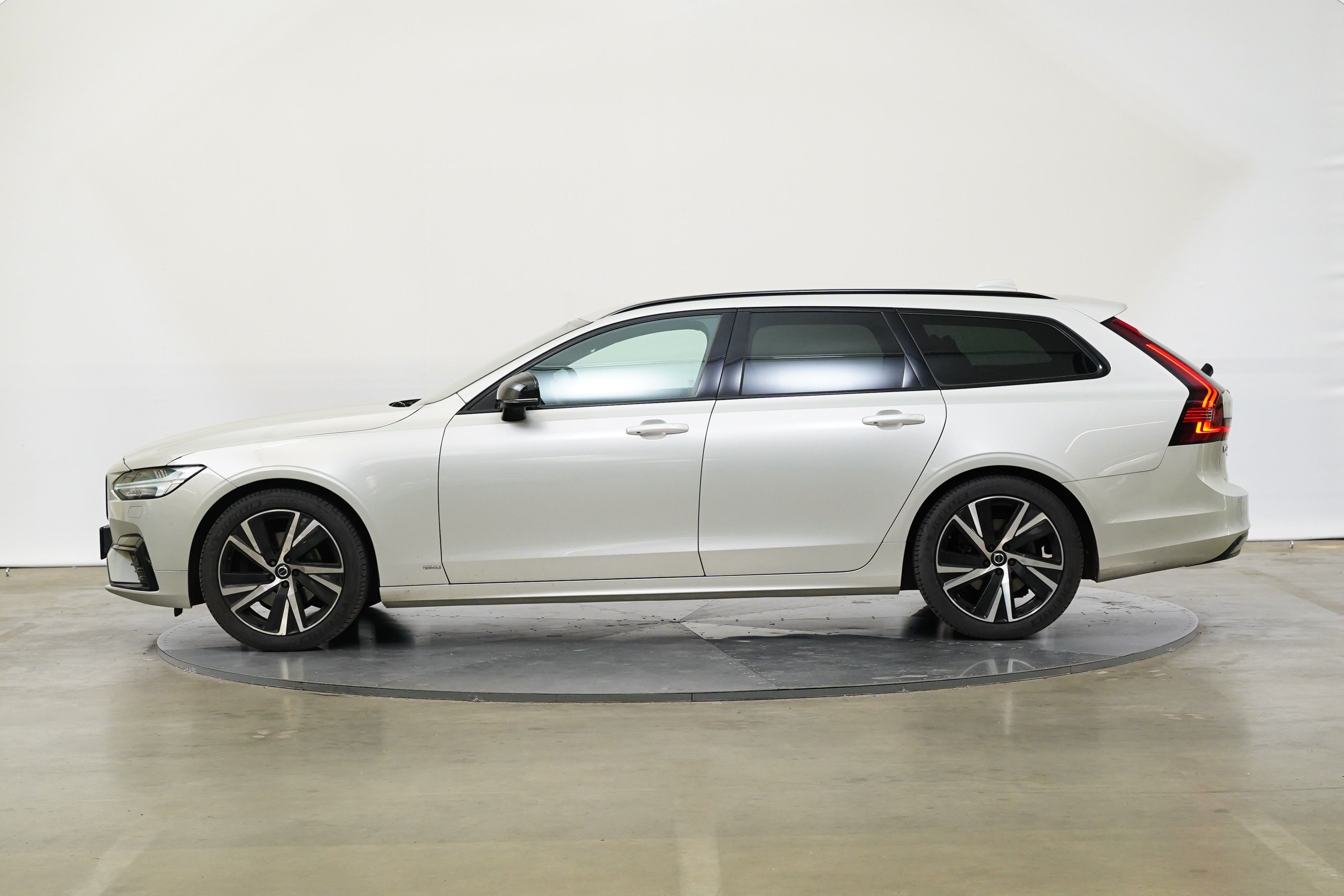 Volvo V90, 2.0 B4 145 kW R-Design - fotka 3