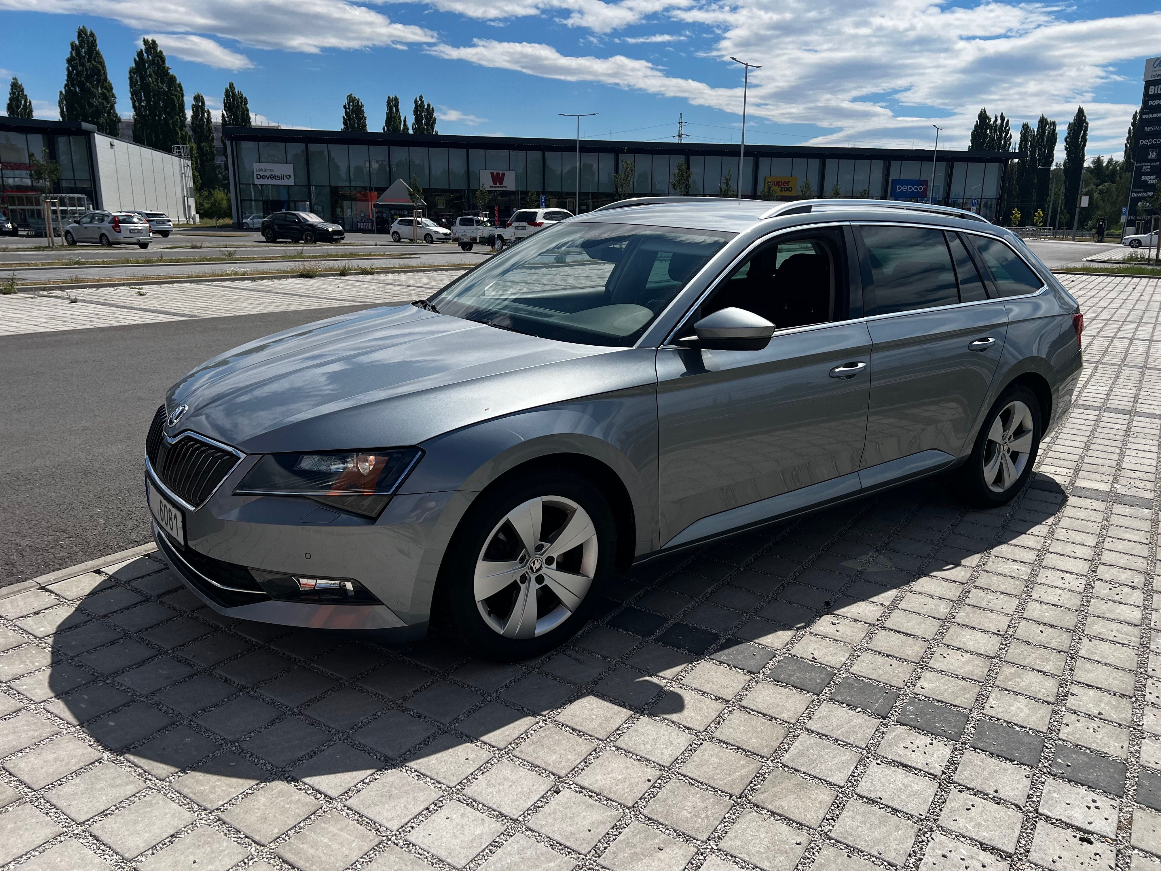 Škoda Superb, 140kw 4x4 DSG - fotka 5