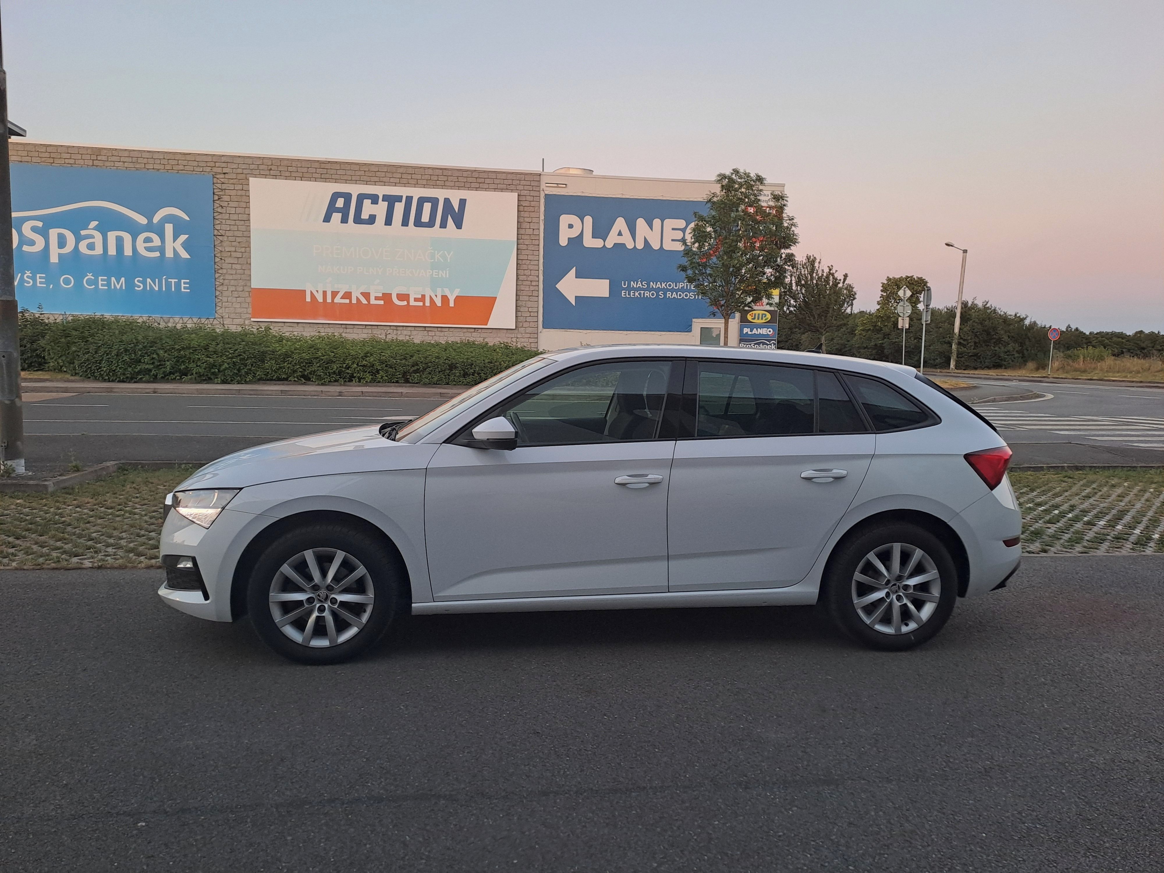 Škoda Scala, 1.5TSI 110KW 1.MAJ EXTRA PĚKNÁ - fotka 4