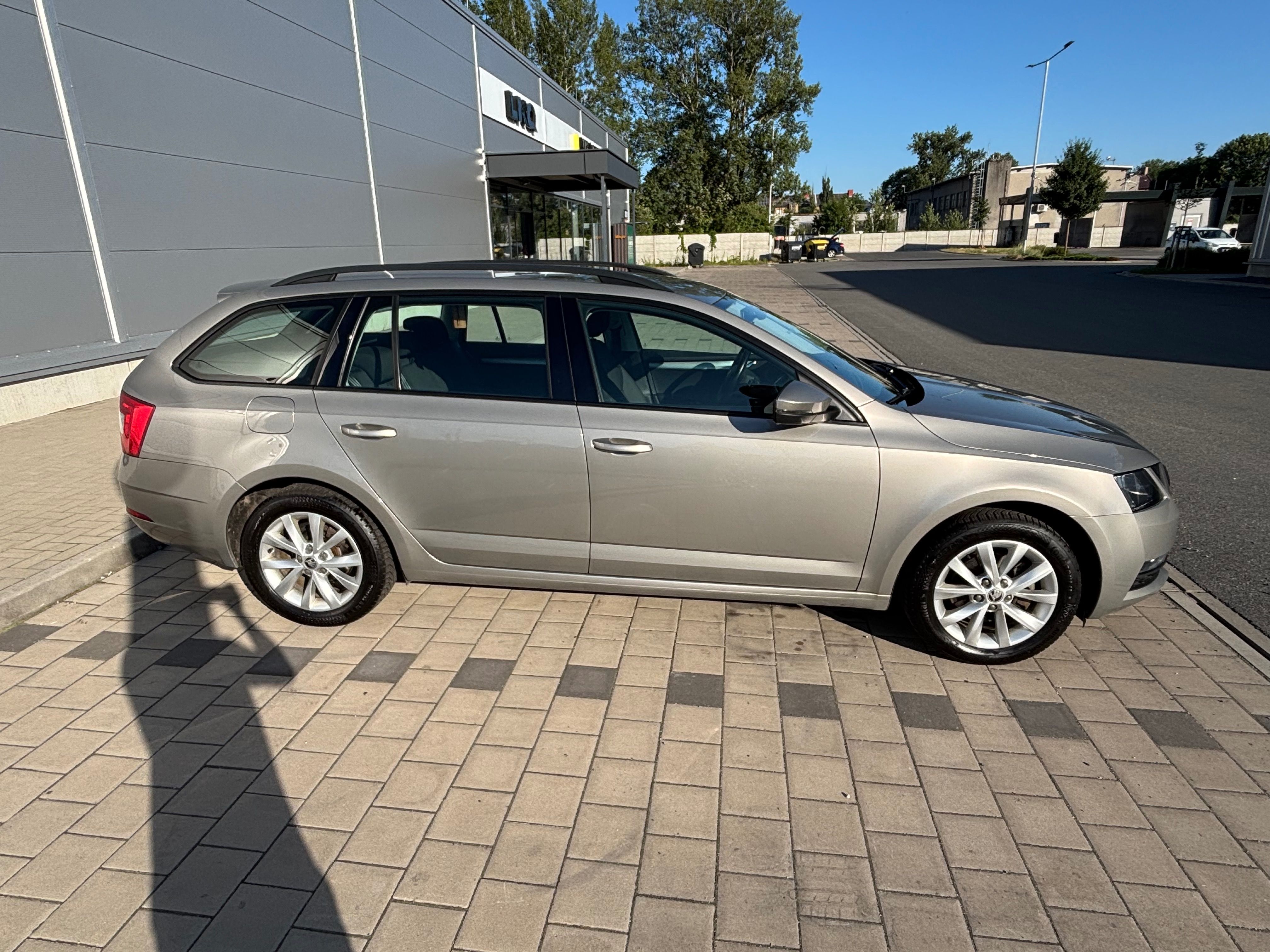 Škoda Octavia, 1.0 TSI 85kW DSG Ambition plus - fotka 5