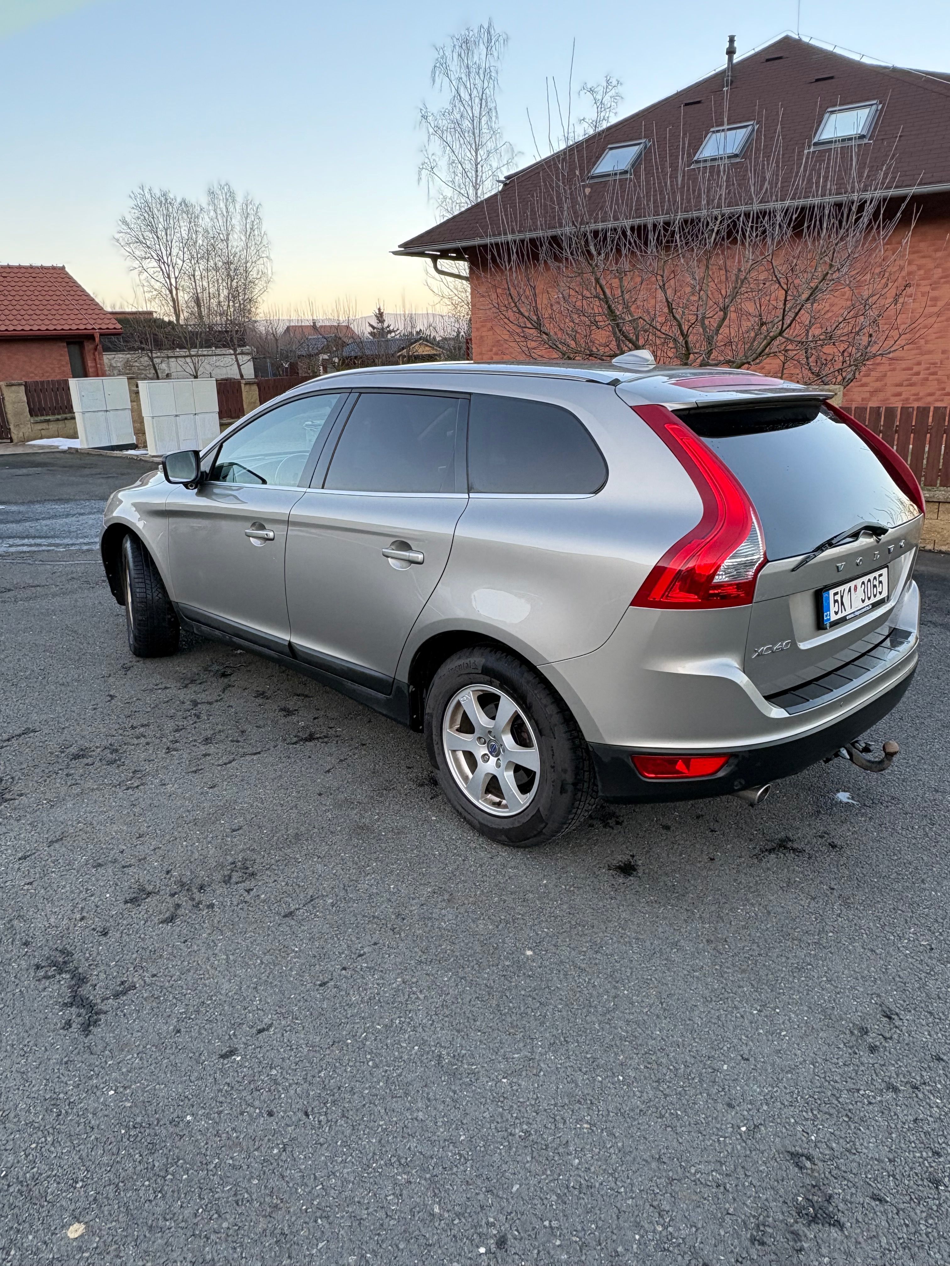 Volvo XC60, D5,158Kw,AWD,188000,MAX VÝBAVA - fotka 3
