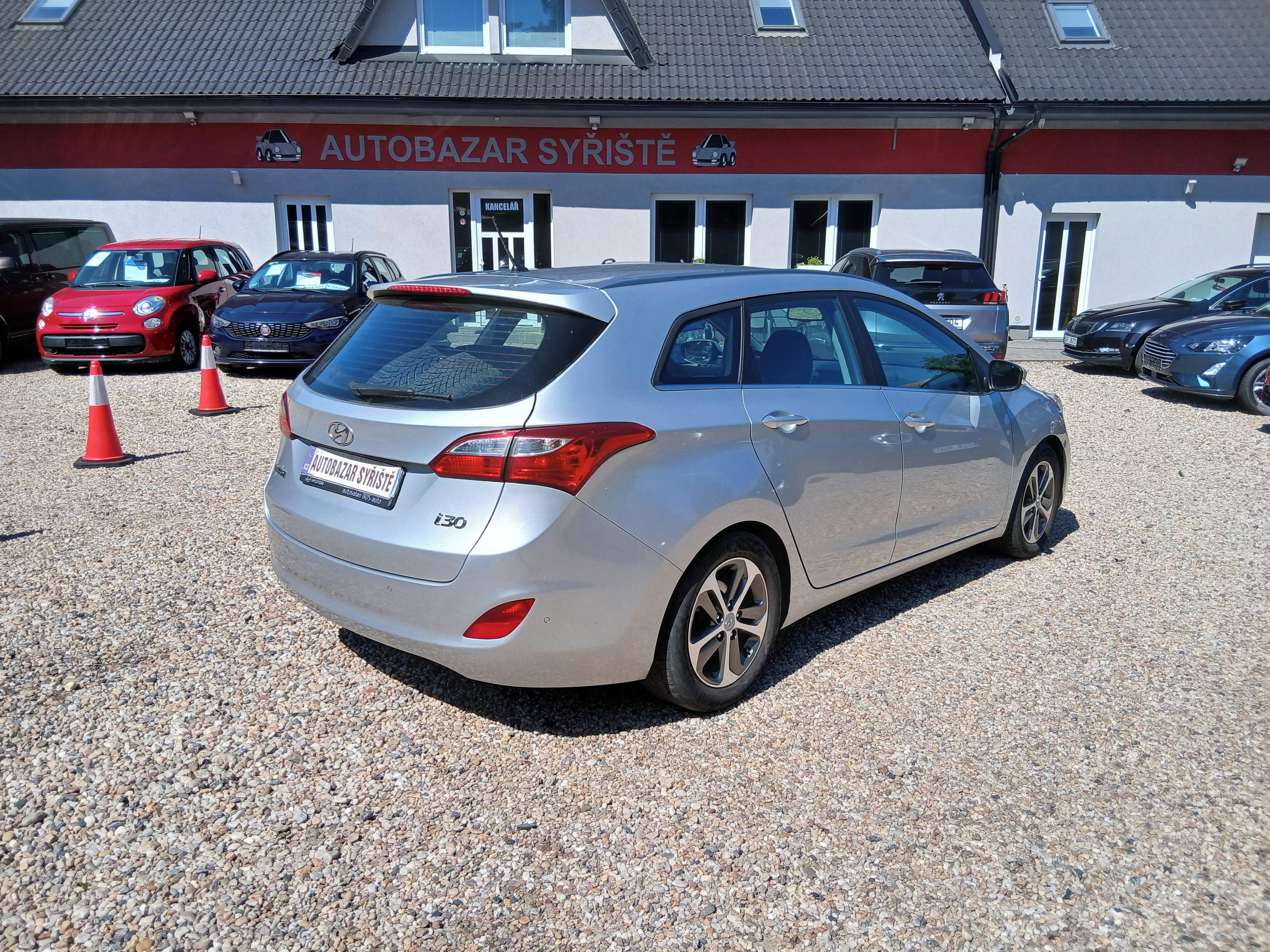 Hyundai i30, 1.6CRDi 81KW S.Kniha, ČR,+Zim. - fotka 5
