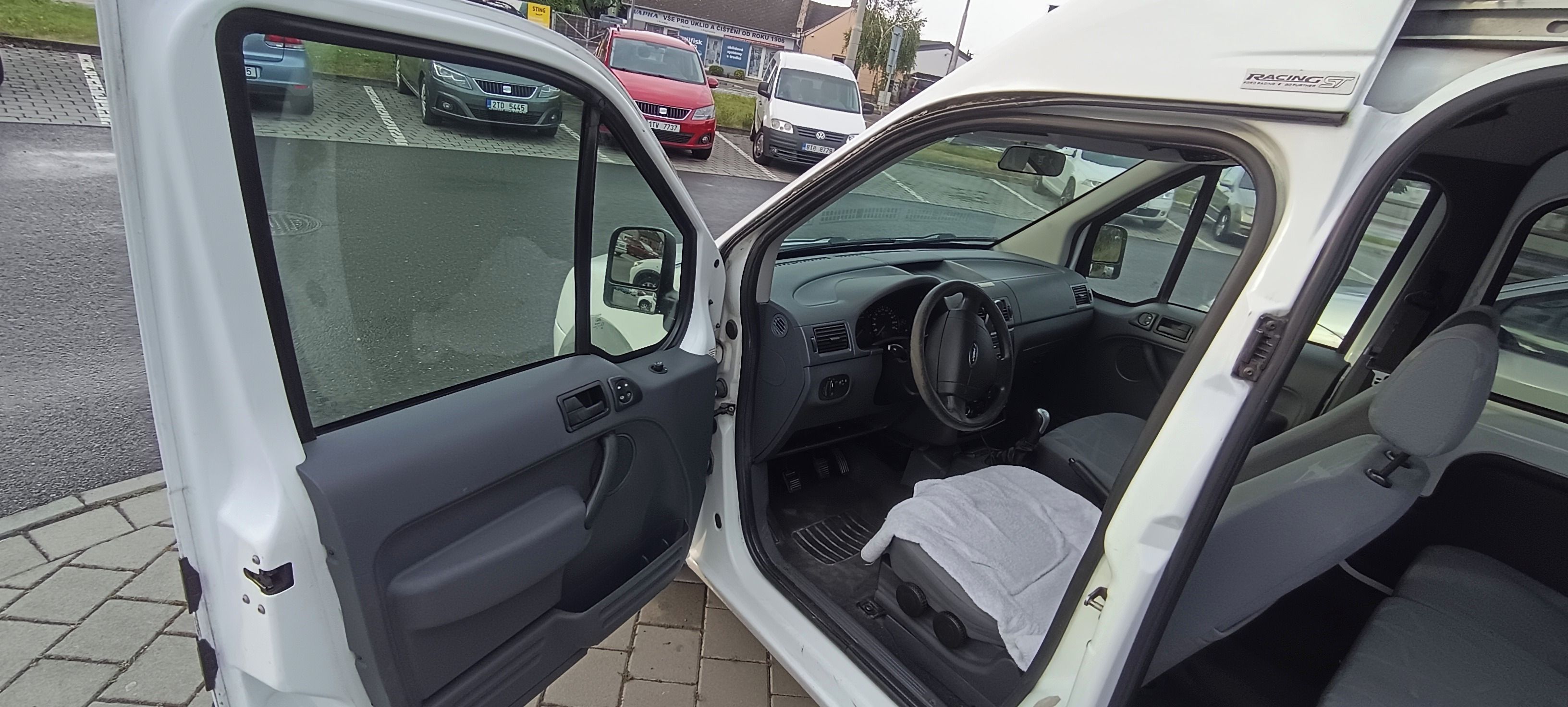 Ford Tourneo Connect, 1.8 TDCi, 66kW - fotka 5