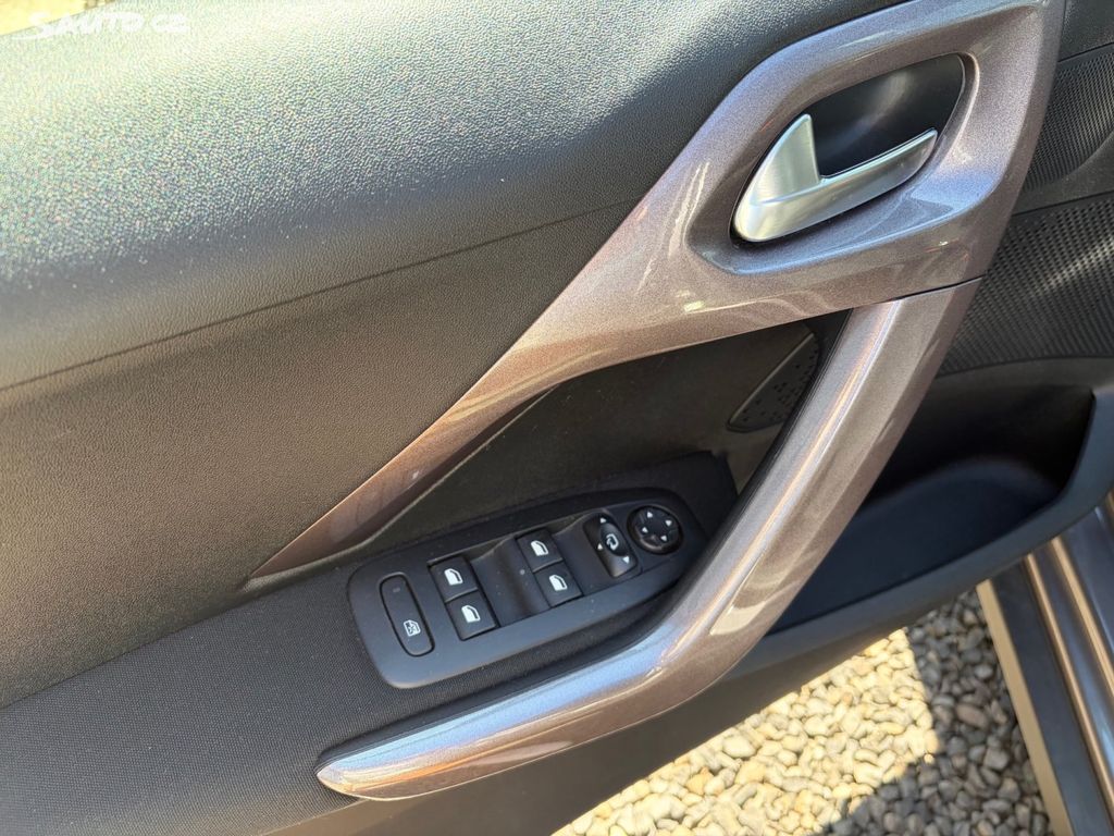Peugeot 2008, 1,6 HDi,68kW,SERVISKA,1.MAJIT.