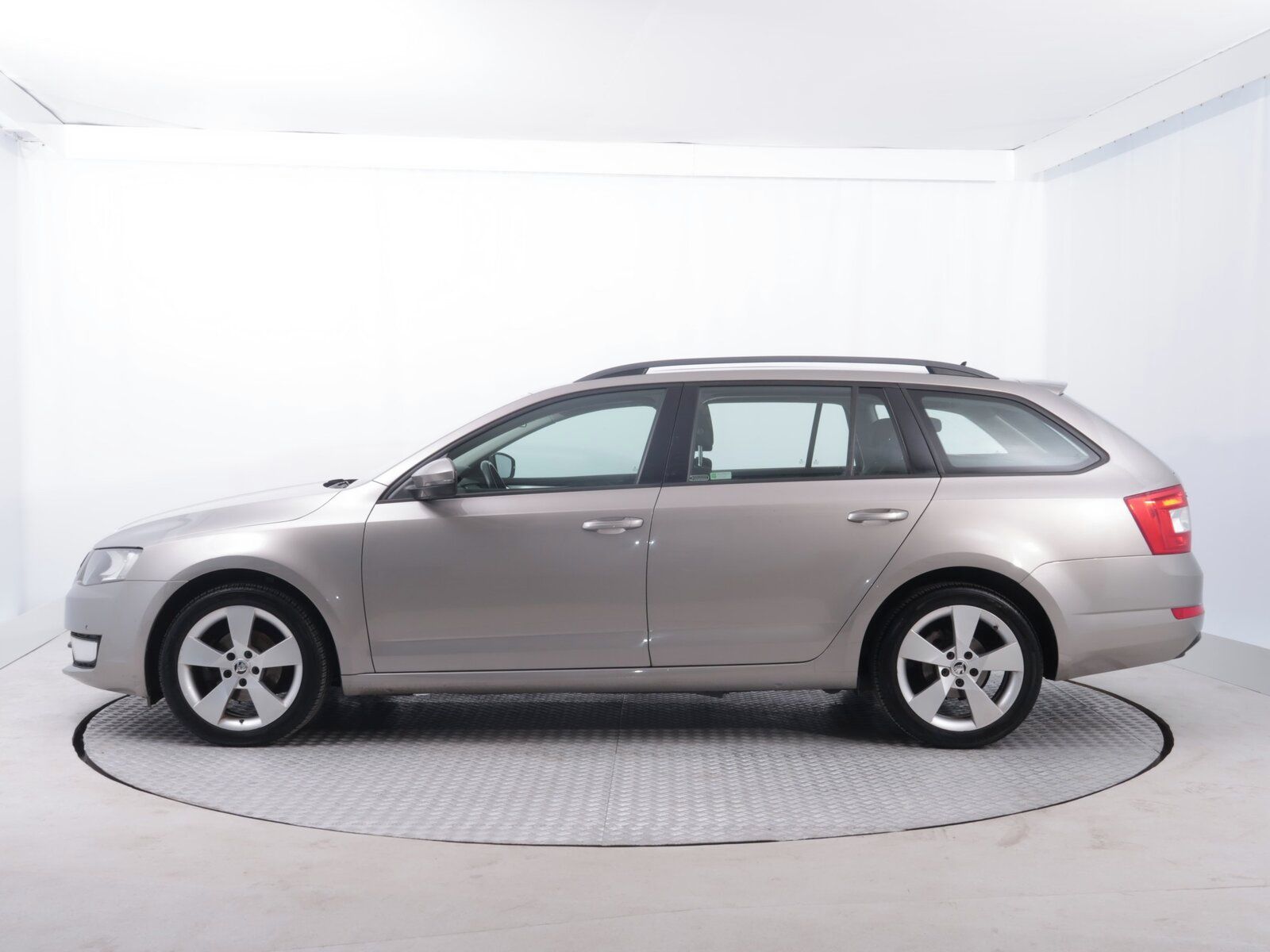 Škoda Octavia, 1.6 TDI, Automatická klima - fotka 3