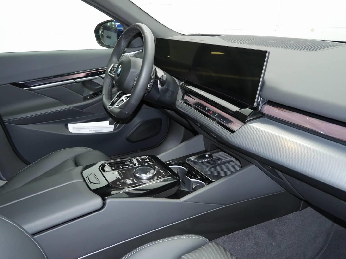 BMW Řada 5, 540d xDrive Touring Tažné - fotka 5