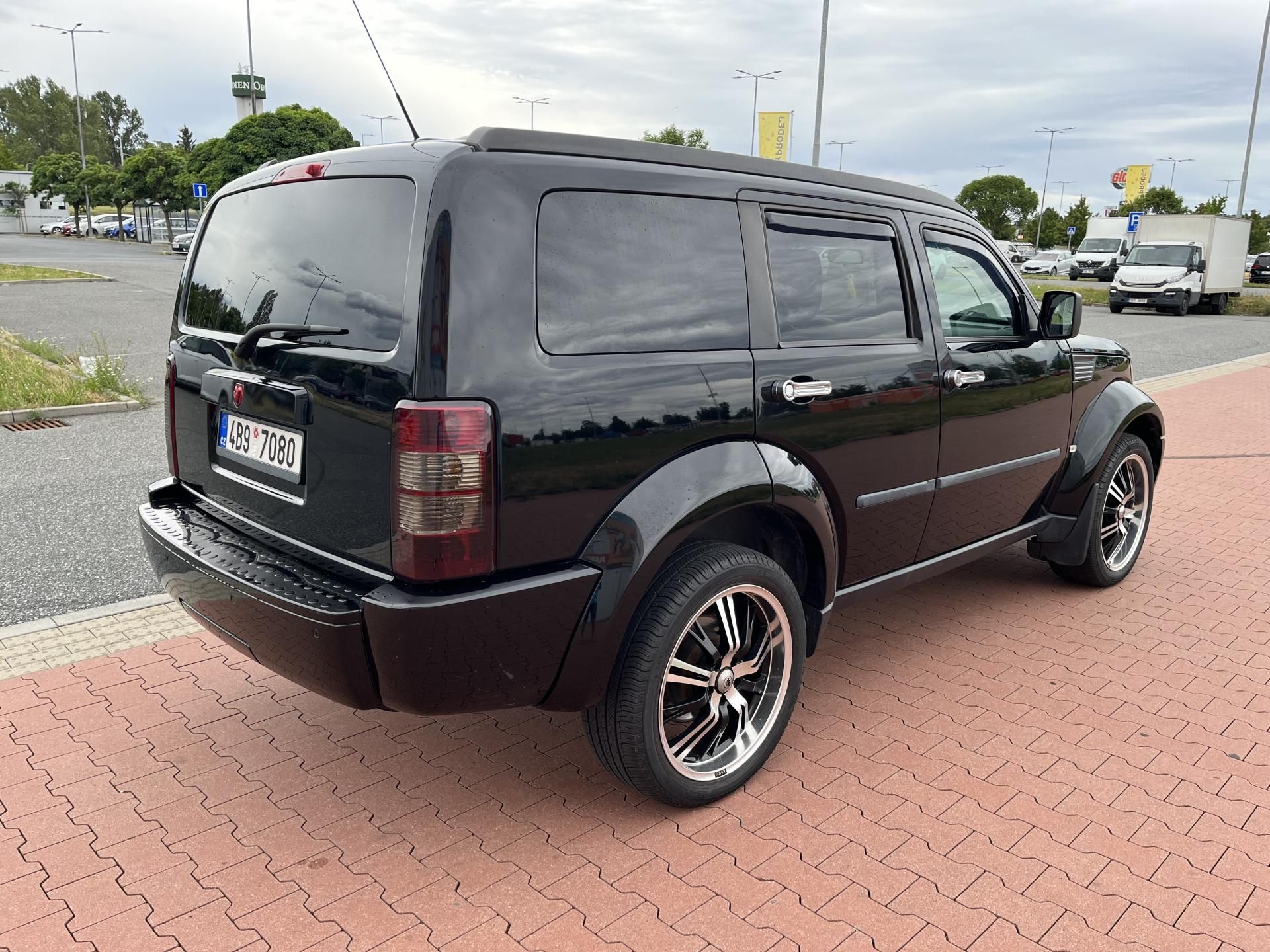 Dodge Nitro, 2.8 CRD 4x4 Automat - fotka 5