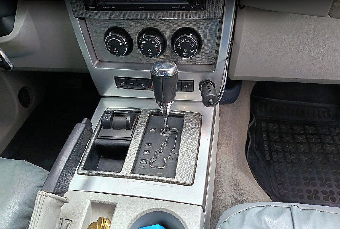 Jeep Cherokee, JEEP KK 2008 servisováno - fotka 6