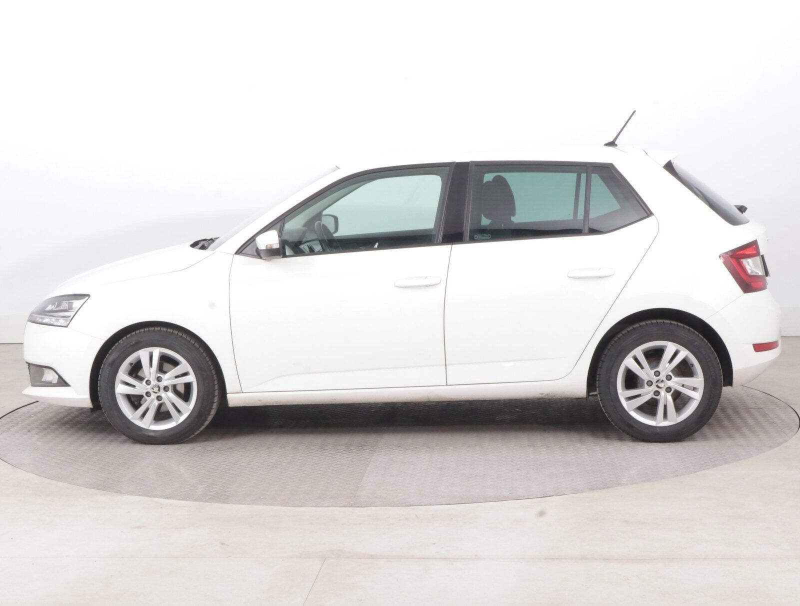 Škoda Fabia, 1.0 TSI, Style, ČR,1.maj - fotka 3