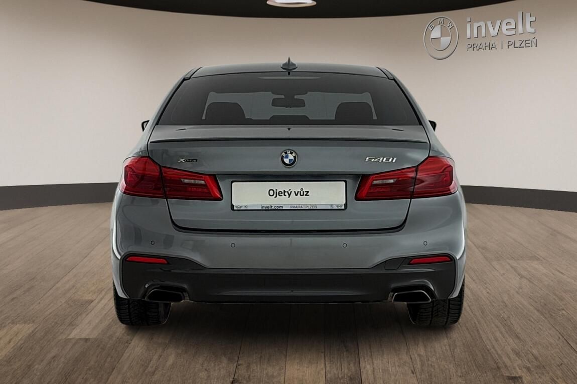 BMW Řada 5, 540i xDrive - fotka 4