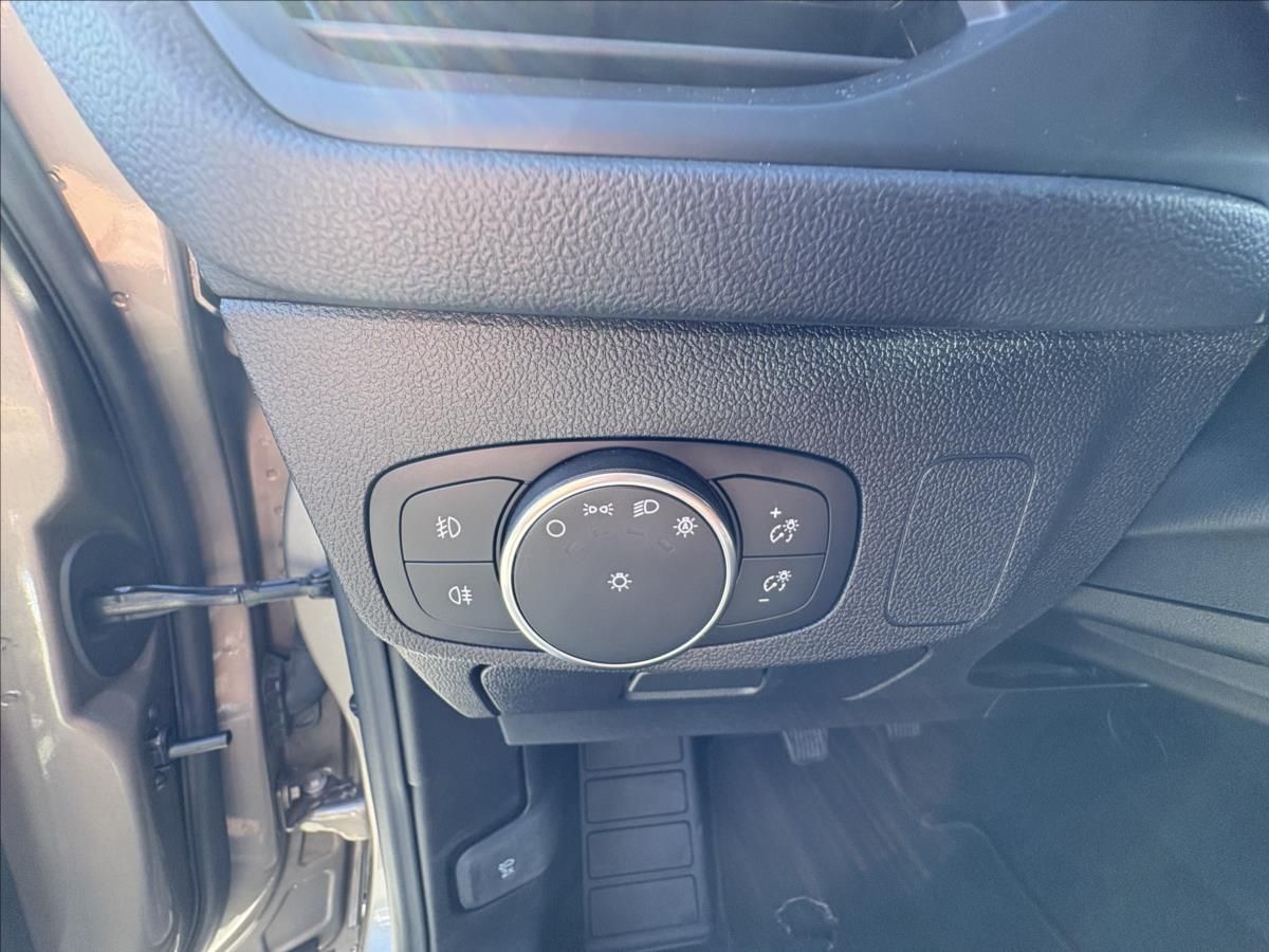 Ford Focus, 1,5 TDCi88kW Led,ACC,Kamer,Výh - fotka 5