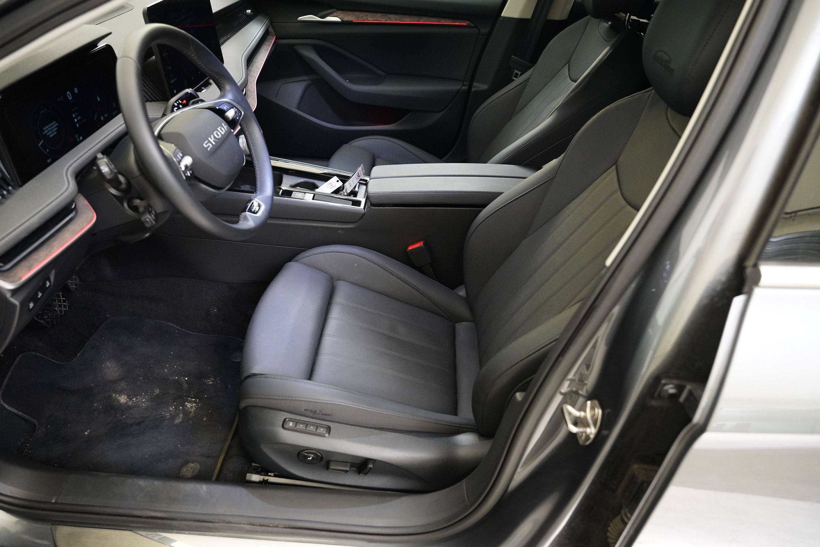 Škoda Superb, 2.0 TDI 142 kW DSG 4x4 L&K - fotka 6