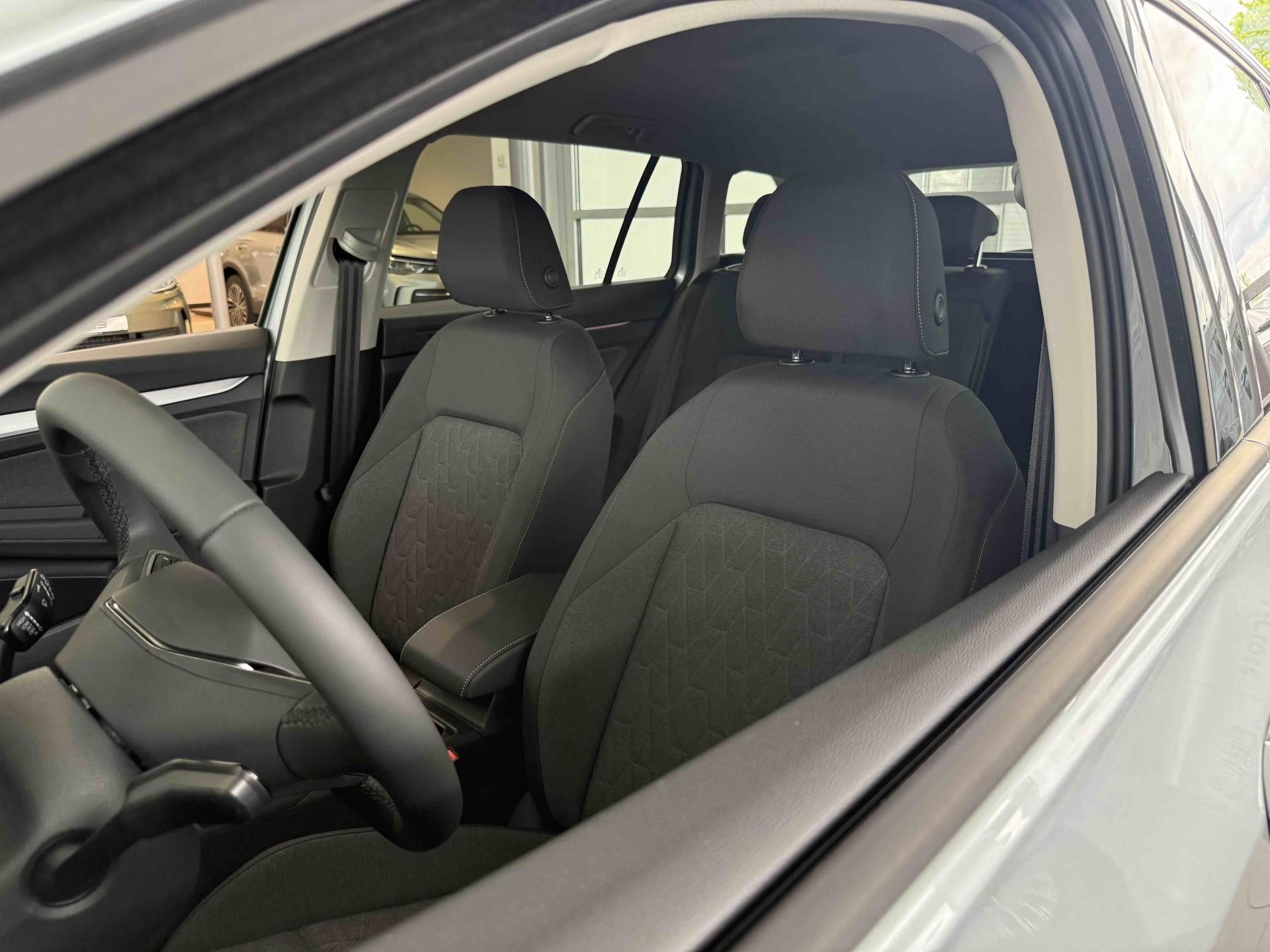 Volkswagen Golf, 1,5 TSI 110 kW 6G - fotka 4