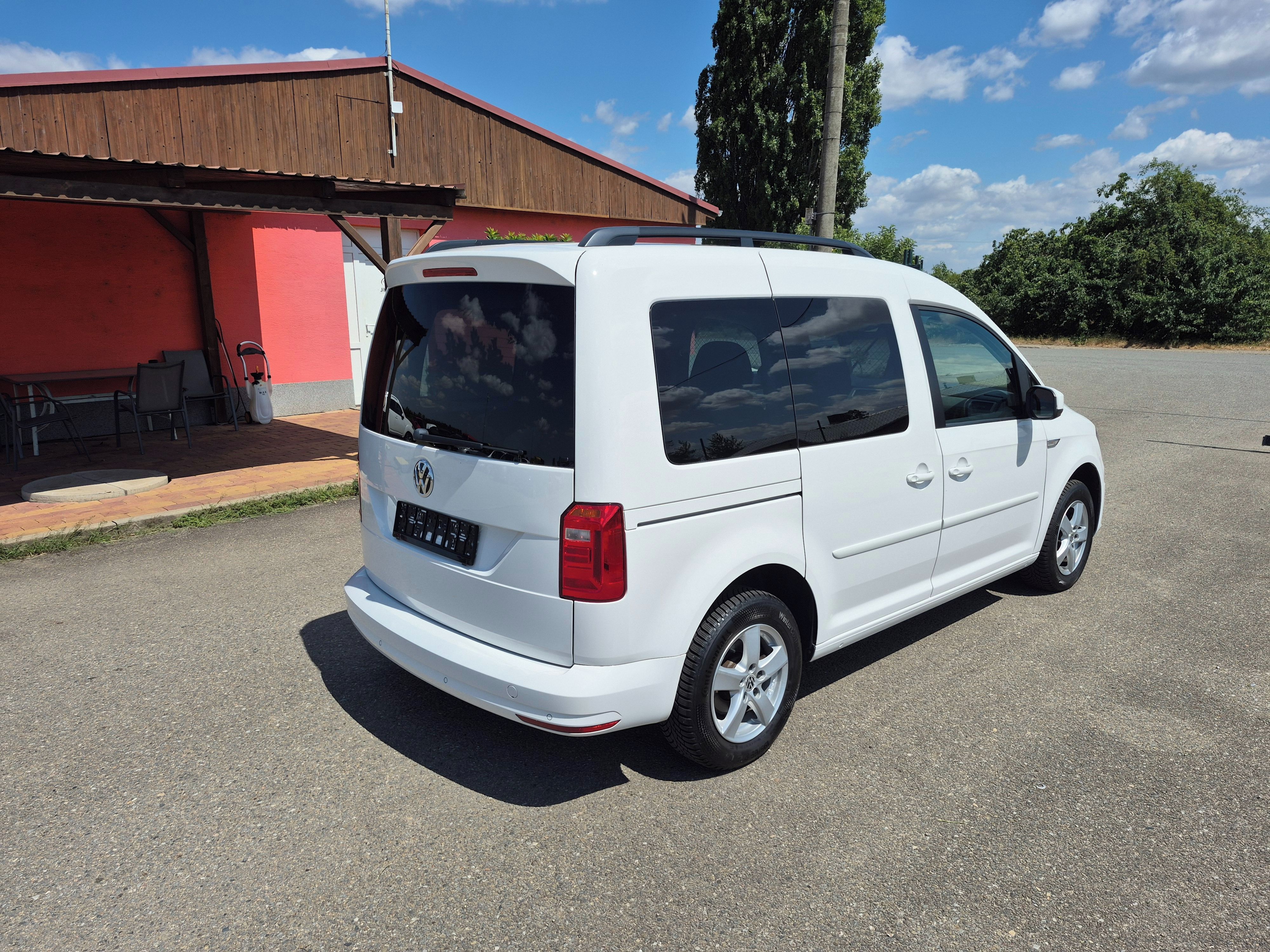 Volkswagen Caddy, 2,0TDI, 75kW, Automat, 1.maj - fotka 4