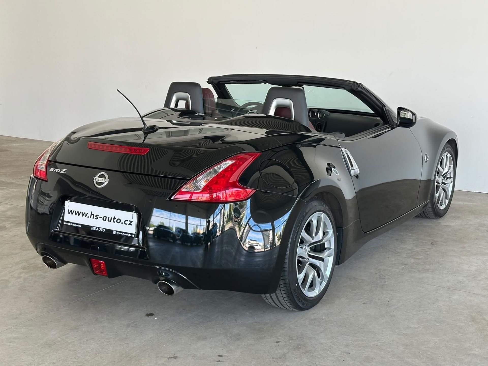 Nissan 370 Z, 328 HP,ČR,1.majitel,nehavar. - fotka 4