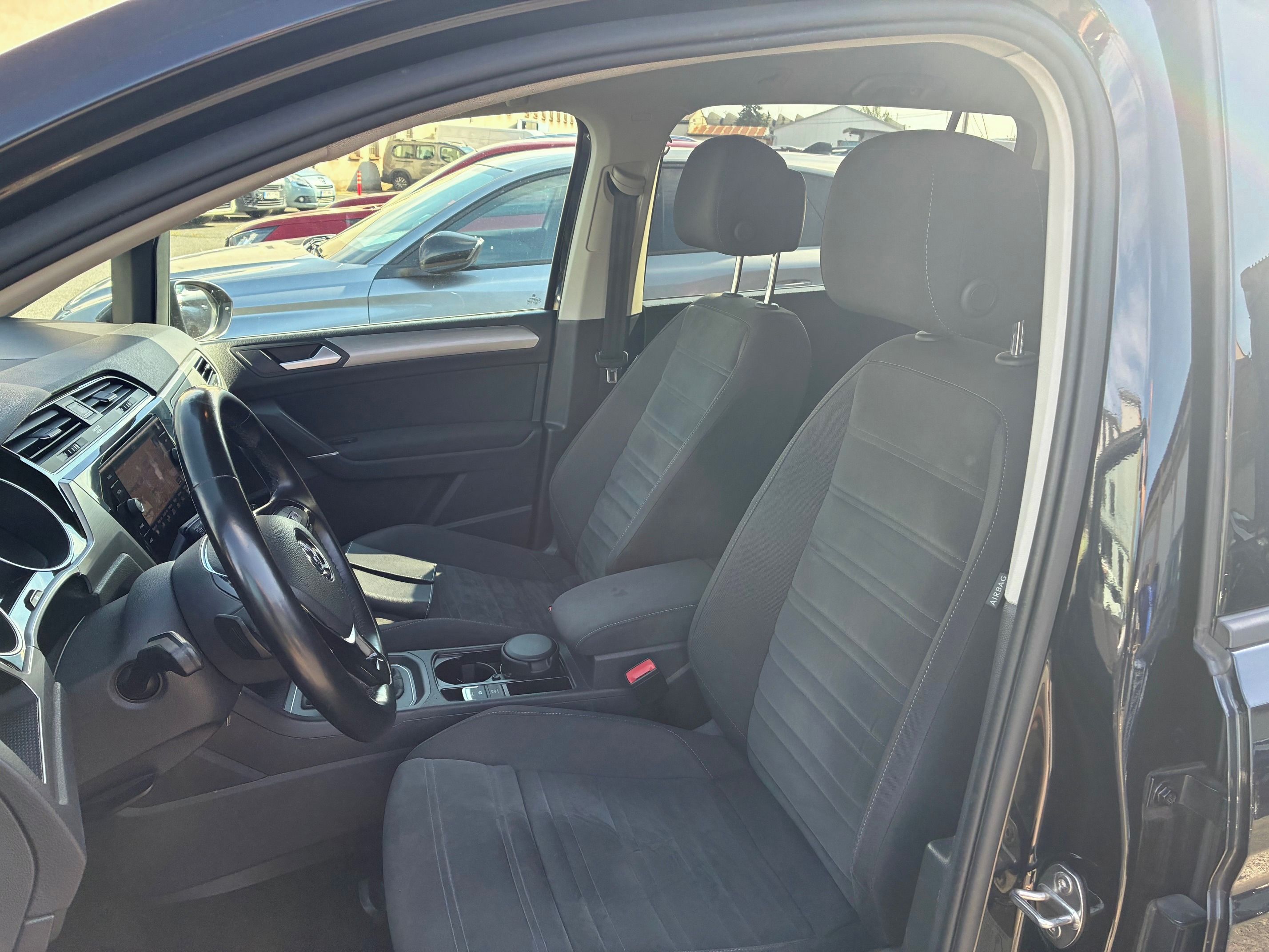 Volkswagen Touran, 2,0 TDi  DSG 110kW  Highline - fotka 6