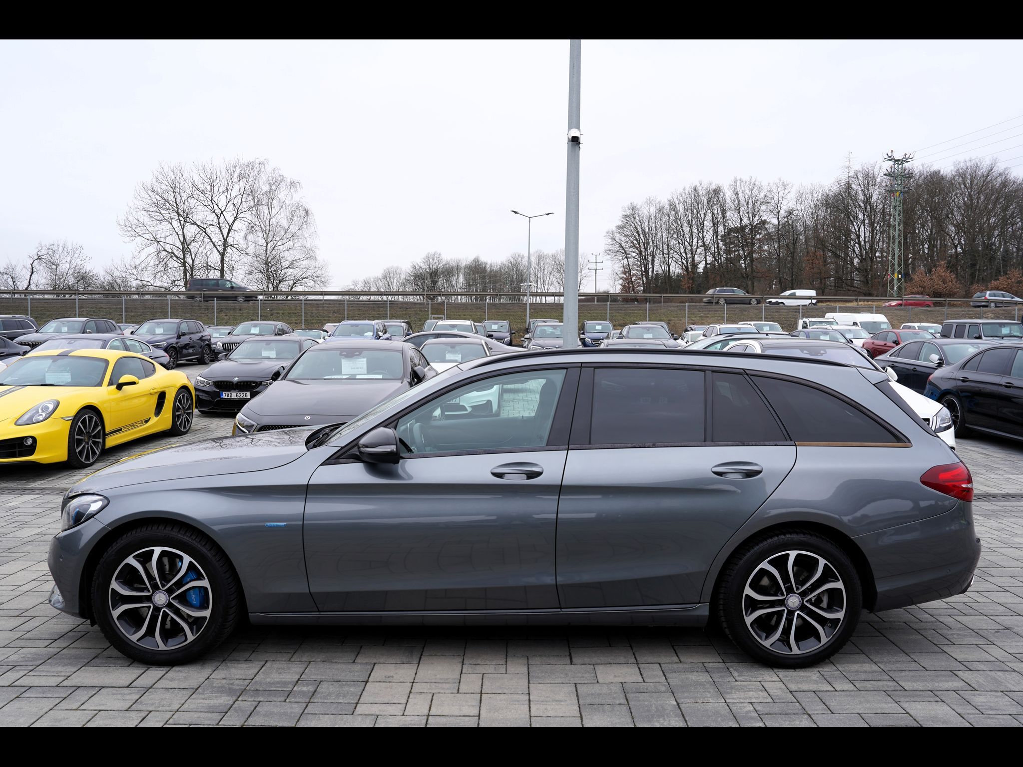 Mercedes-Benz Třídy C, C 350e Plug -in hybrid/280PS - fotka 3