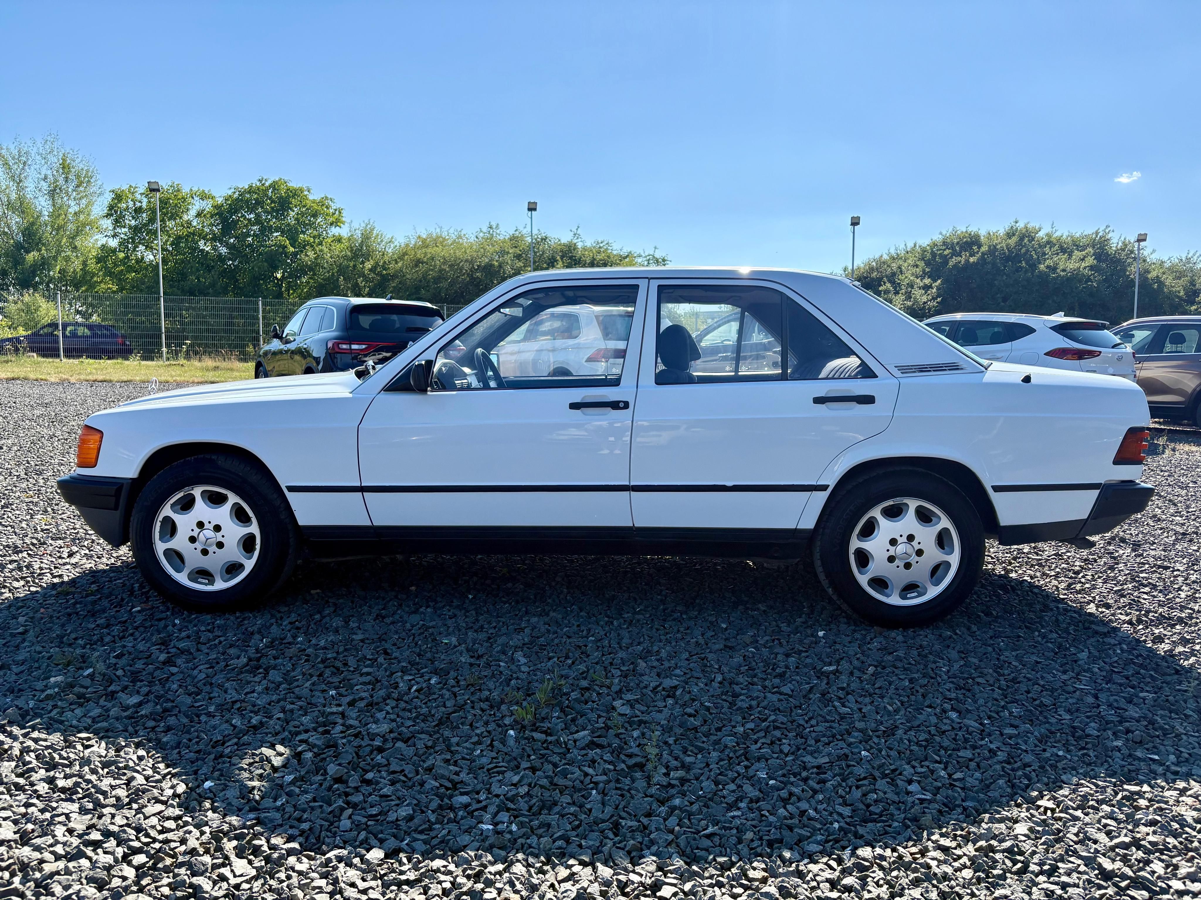 Mercedes-Benz 190, D 66kw Automat - fotka 5