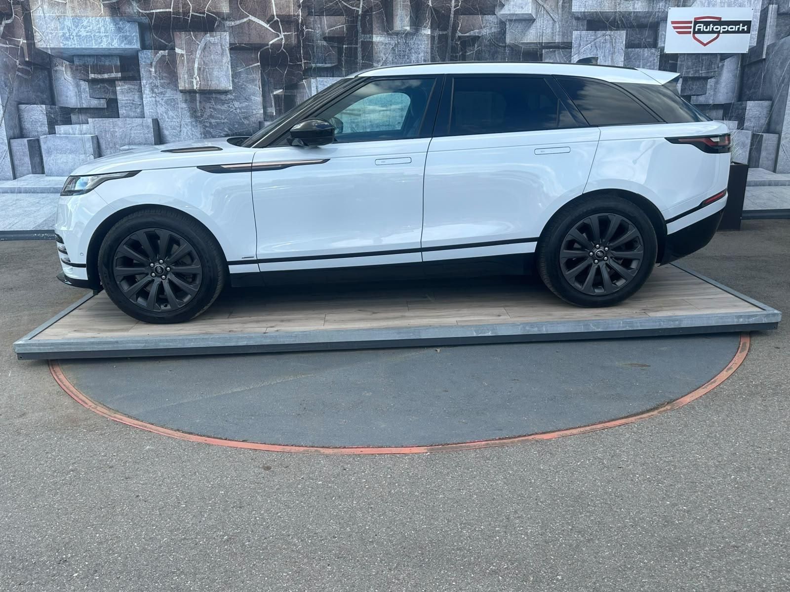 Land Rover Range Rover Velar, 3.0D300, 4X4, 221KW, RDYNAMIC - fotka 4