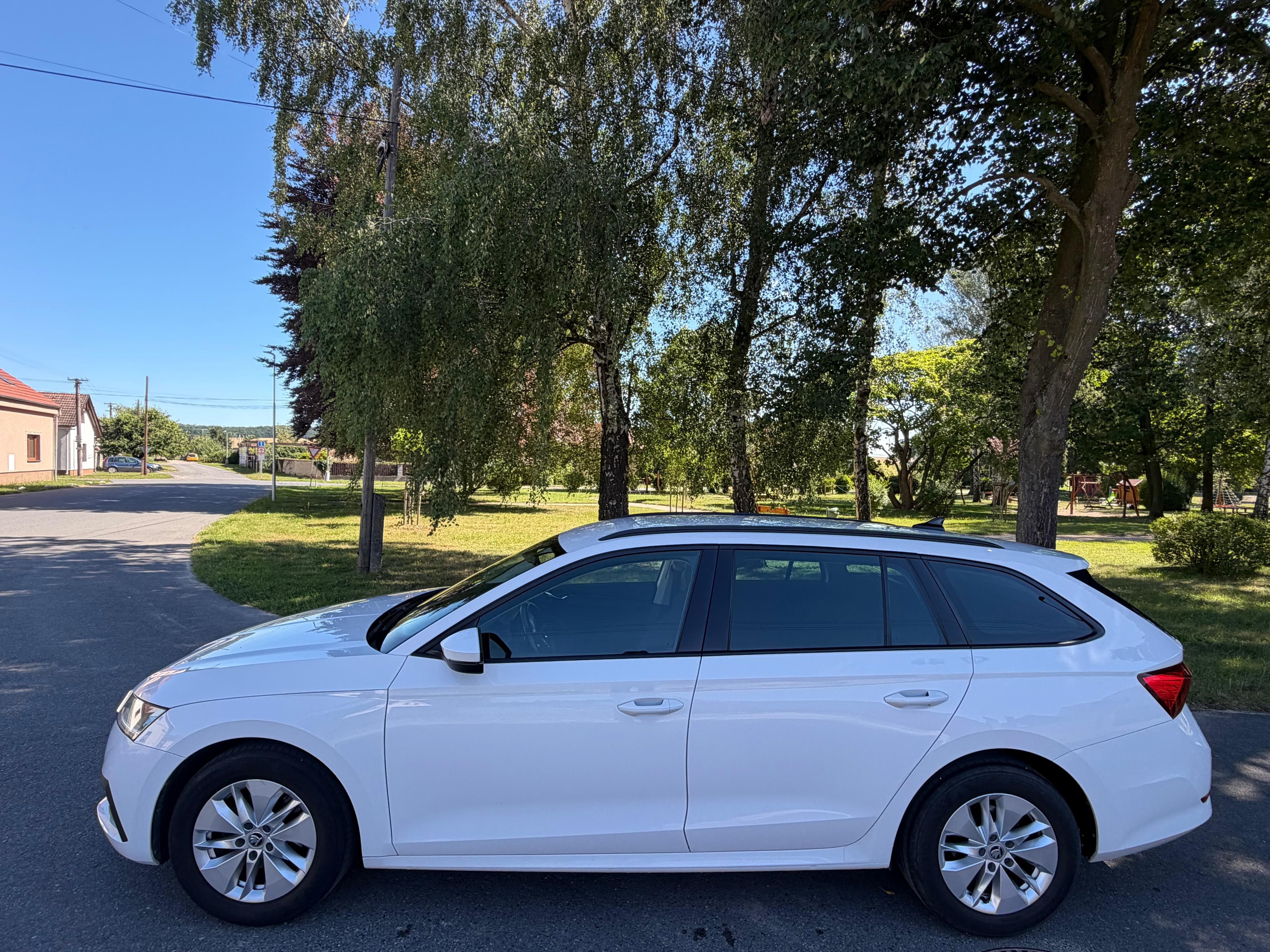 Škoda Octavia, 2,0 TDI Combi Ambition plus - fotka 3