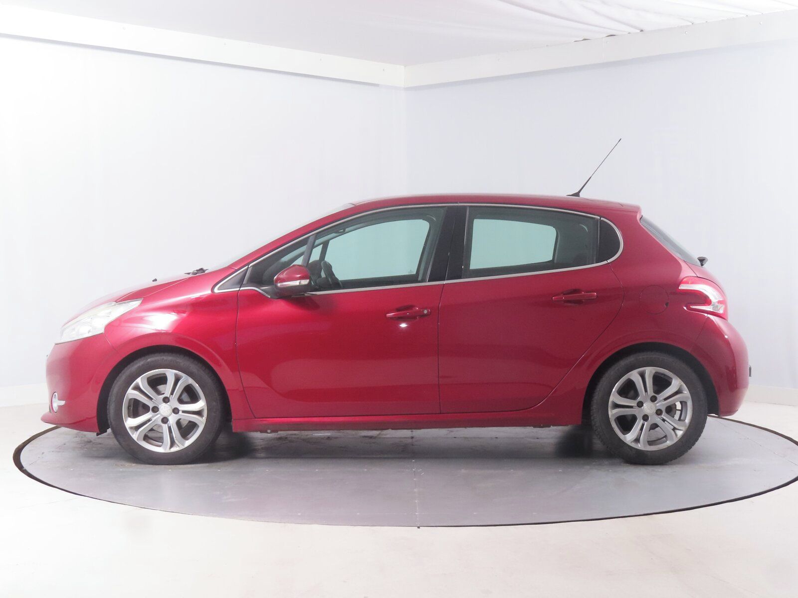 Peugeot 208, 1.6 e-HDi, Active, Navi - fotka 3
