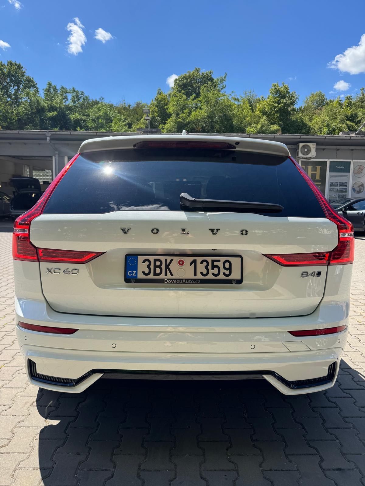 Volvo XC60, Volvo XC60 B4 AWD, 2023 - fotka 4