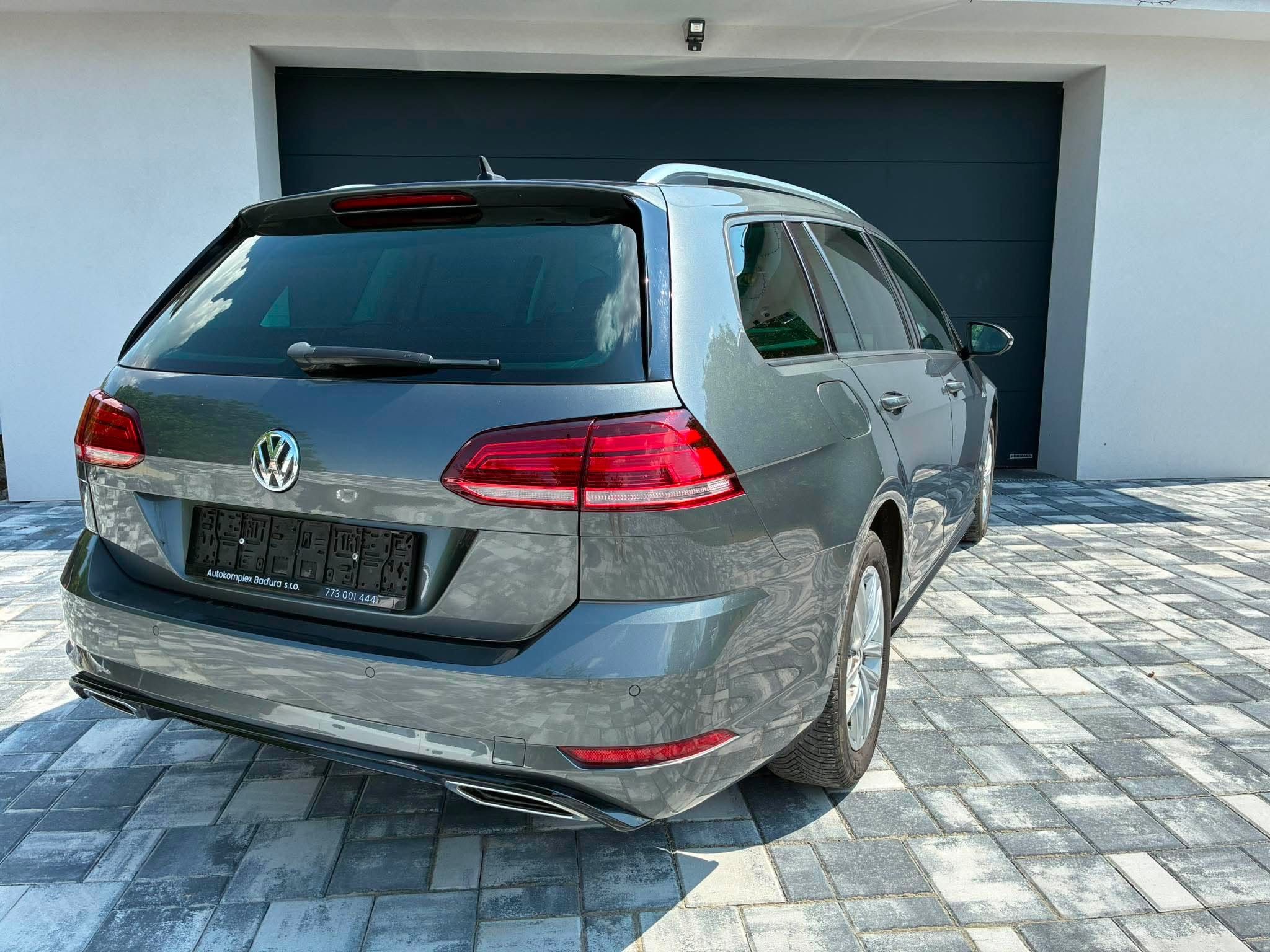 Volkswagen Golf, Variant 1.5 TSI R-Line - fotka 4