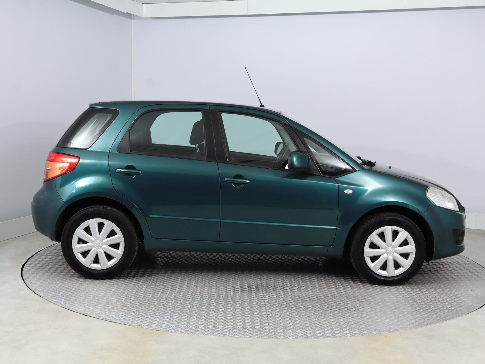 Suzuki SX4, 1.5 i, Klima - fotka 6