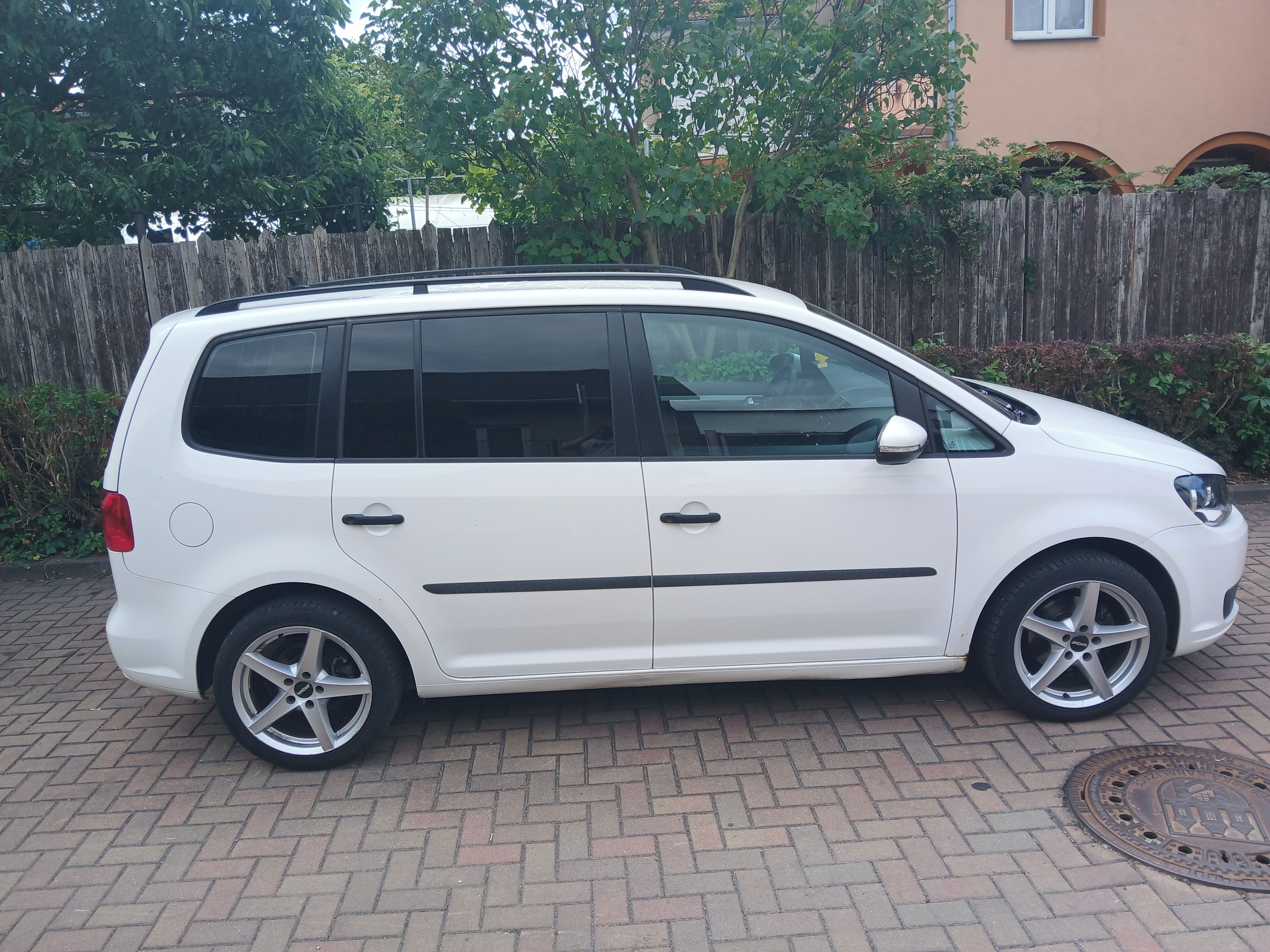 Volkswagen Touran - fotka 2