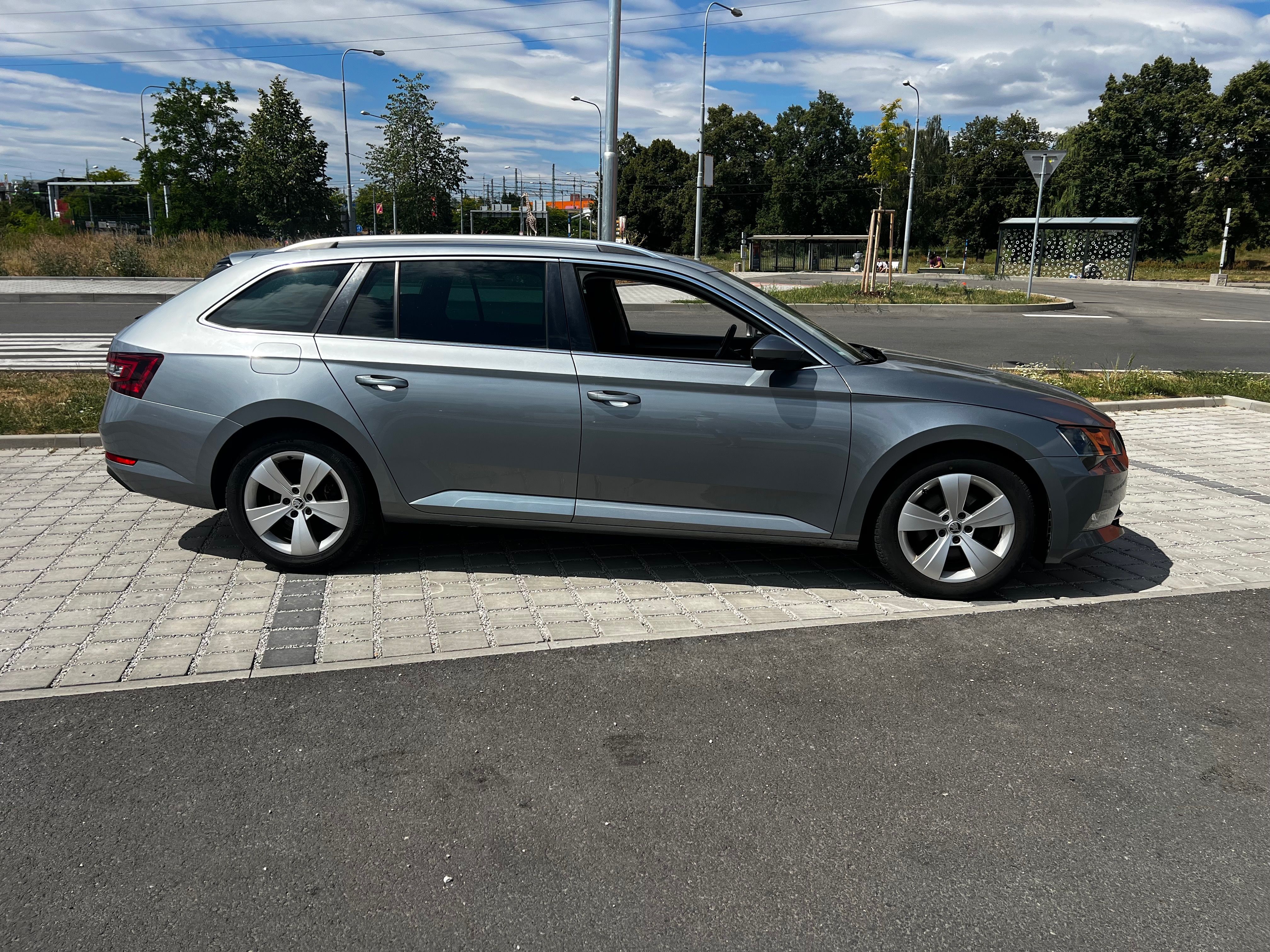 Škoda Superb, 140kw 4x4 DSG - fotka 4