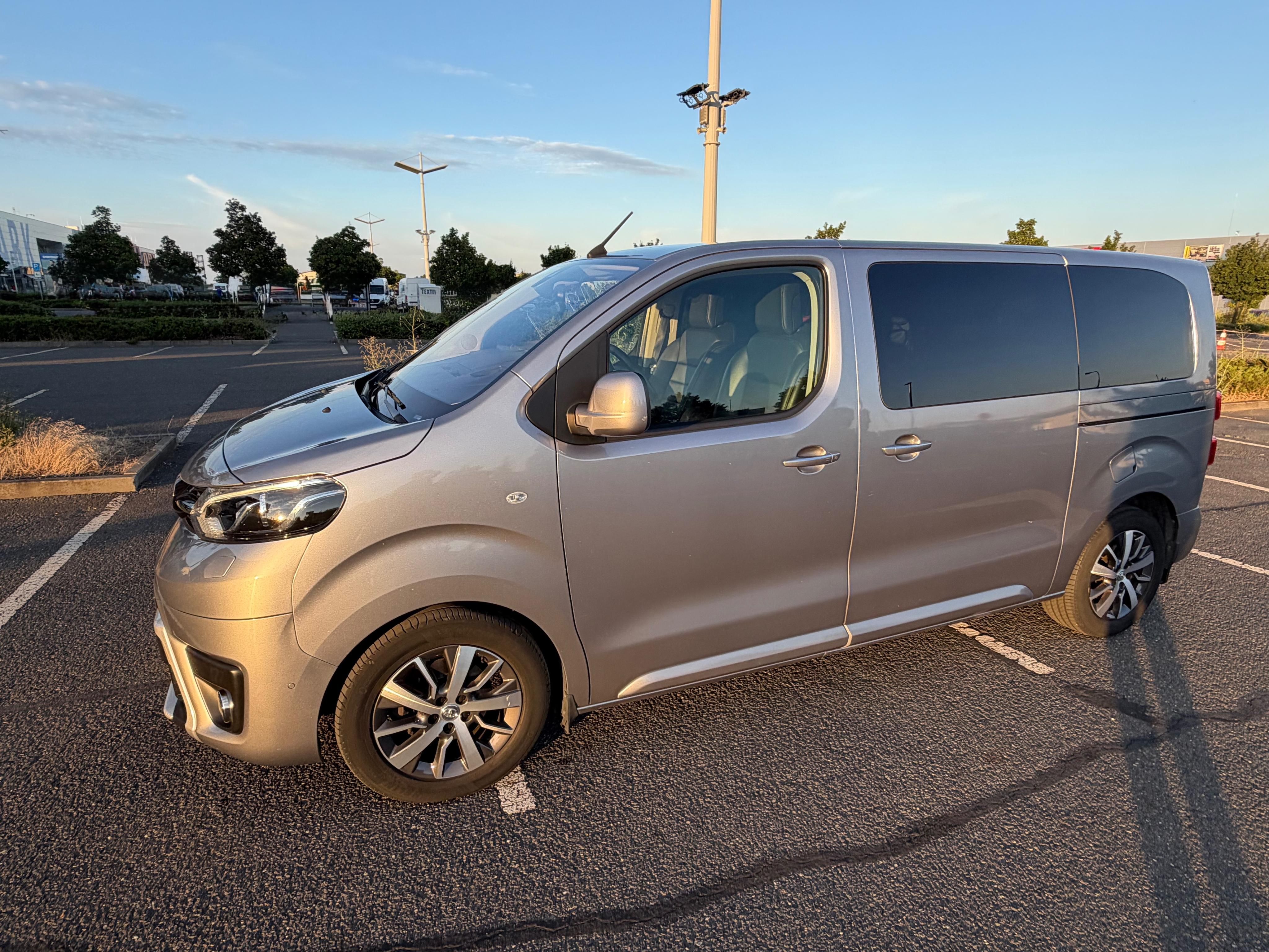 Toyota Proace Verso, VIP L1,Webasto,tažné,panorama - fotka 4